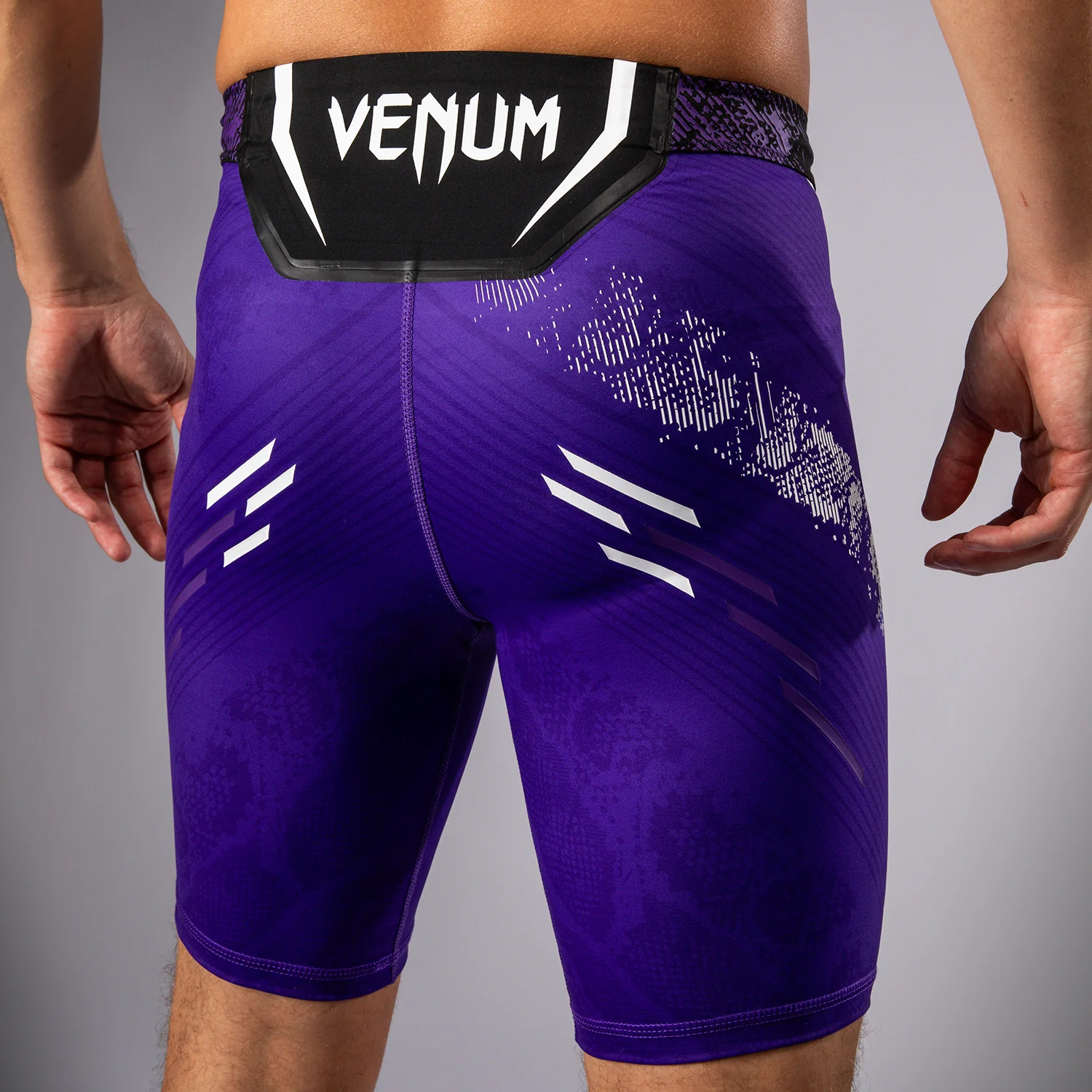 UFC Adrenaline by Venum Authentic Fight Night Vale Tudo Shorts para Hombre - Morado - Image 5