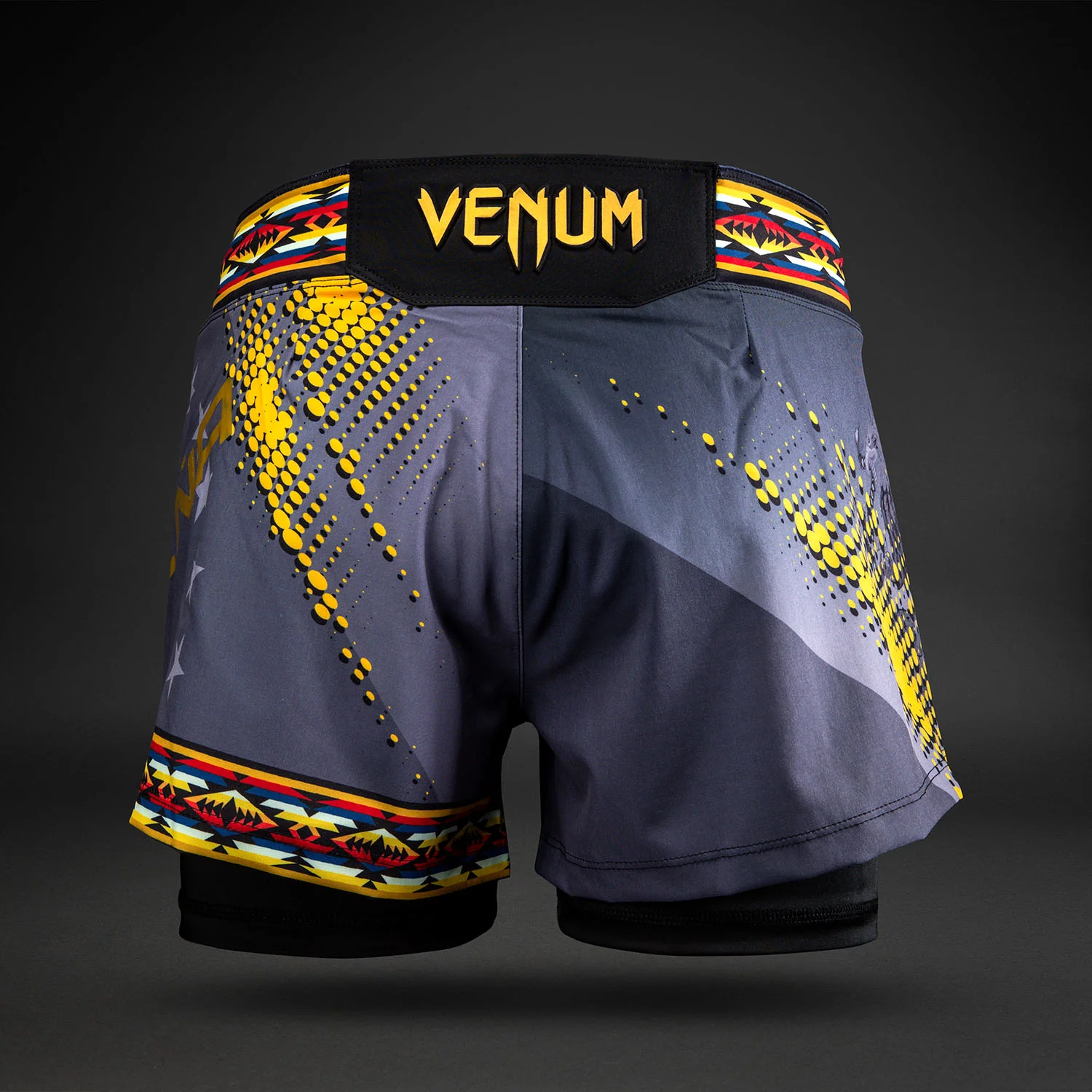 UFC Unrivaled by Venum Julianna Peña Short Fit Fight Short para mujer - Negro - Image 4