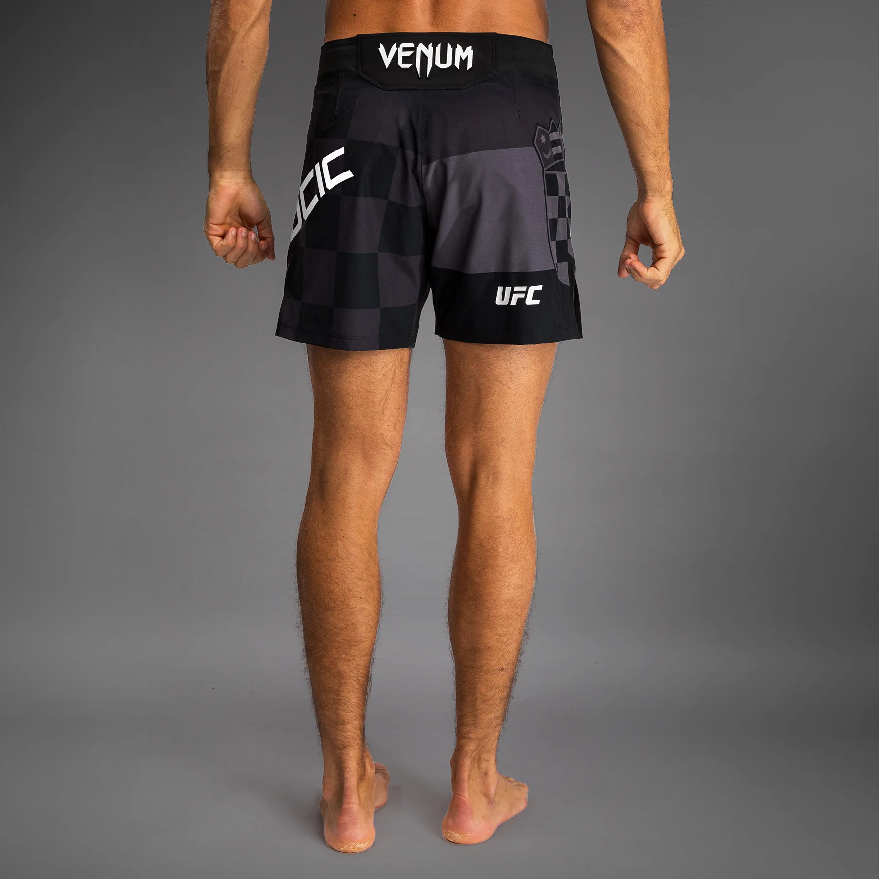 UFC Unrivaled by Venum Stipe Miocic Pantalones Cortos de Lucha Ajustados para Hombres - Negro - Image 3