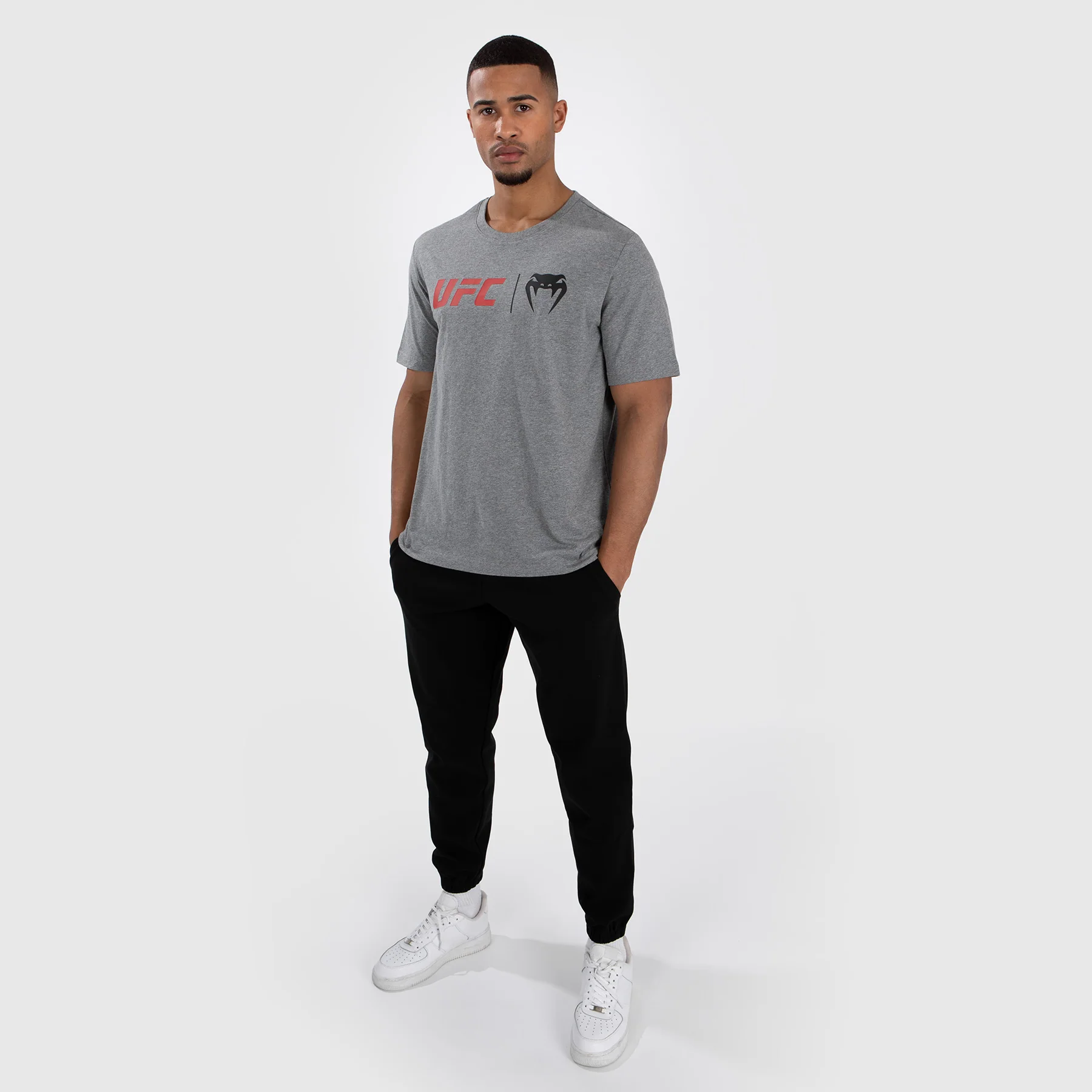 UFC Venum Classic Camiseta - Gris/Rojo - Image 2