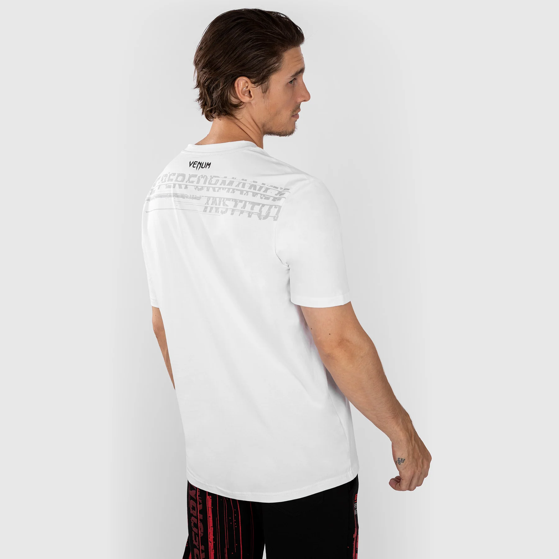 UFC Venum Performance Institute 2.0 Camiseta para Hombre - Blanca - Image 2