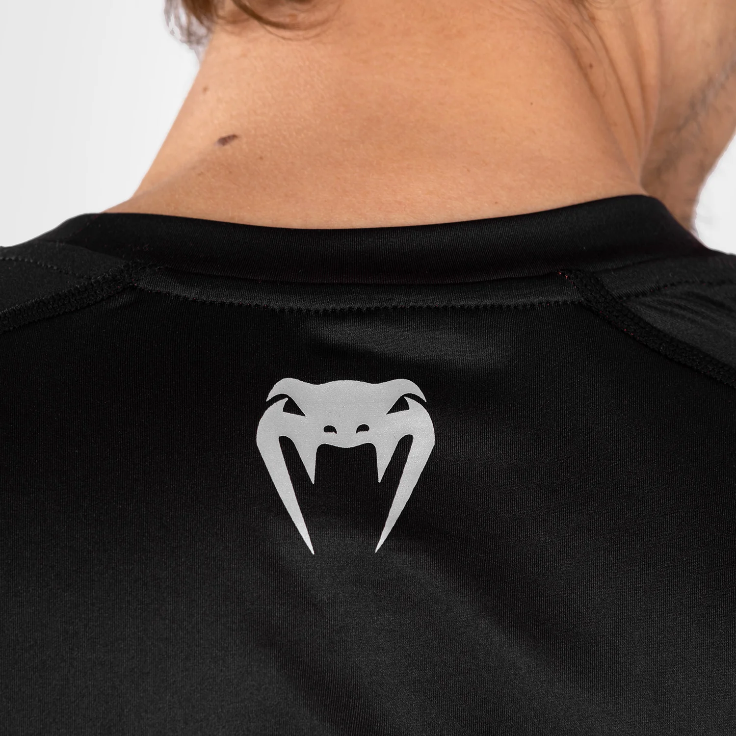 UFC Venum Performance Institute 2.0 Camiseta para Hombre Dry-Tech - Negra/Roja - Image 4