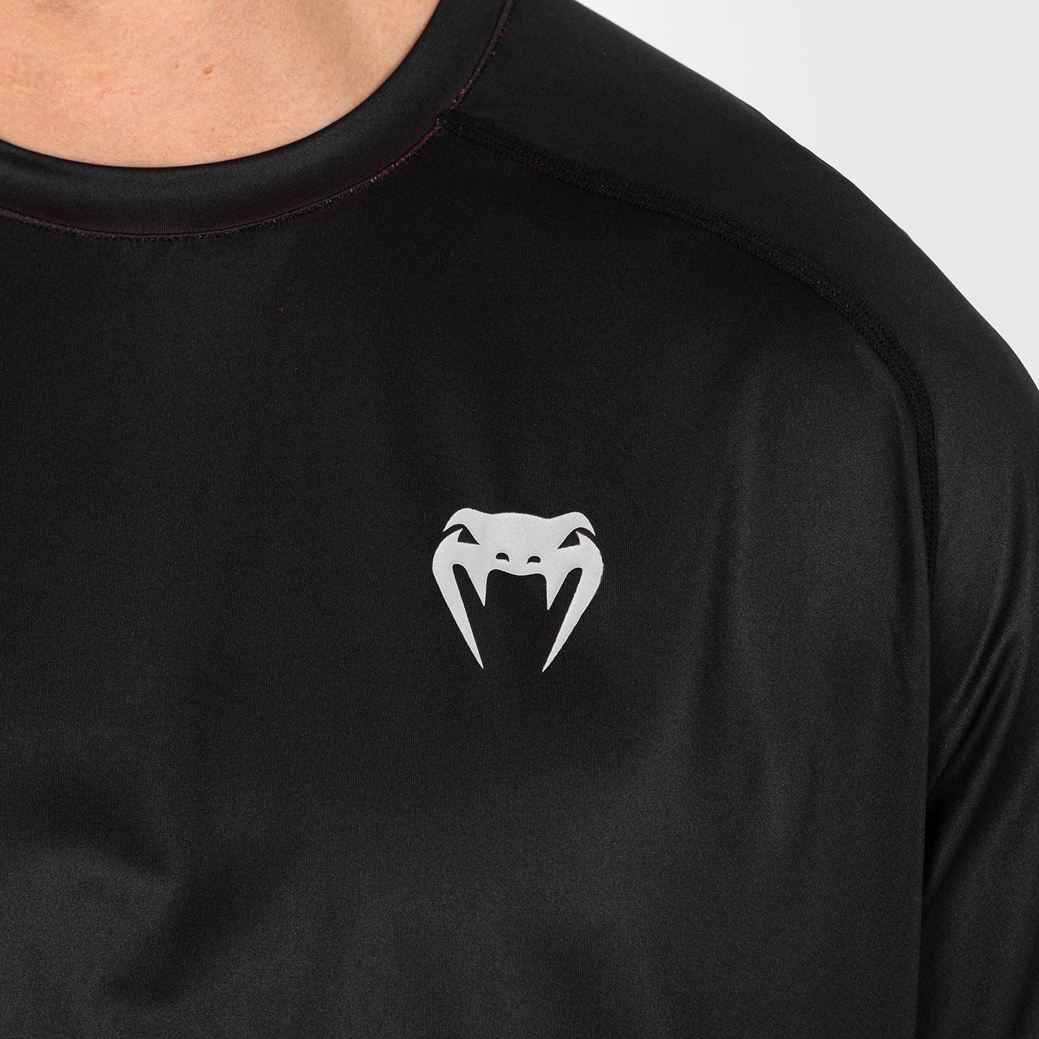 UFC Venum Performance Institute 2.0 Camiseta para Hombre Dry-Tech - Negra/Roja - Image 6