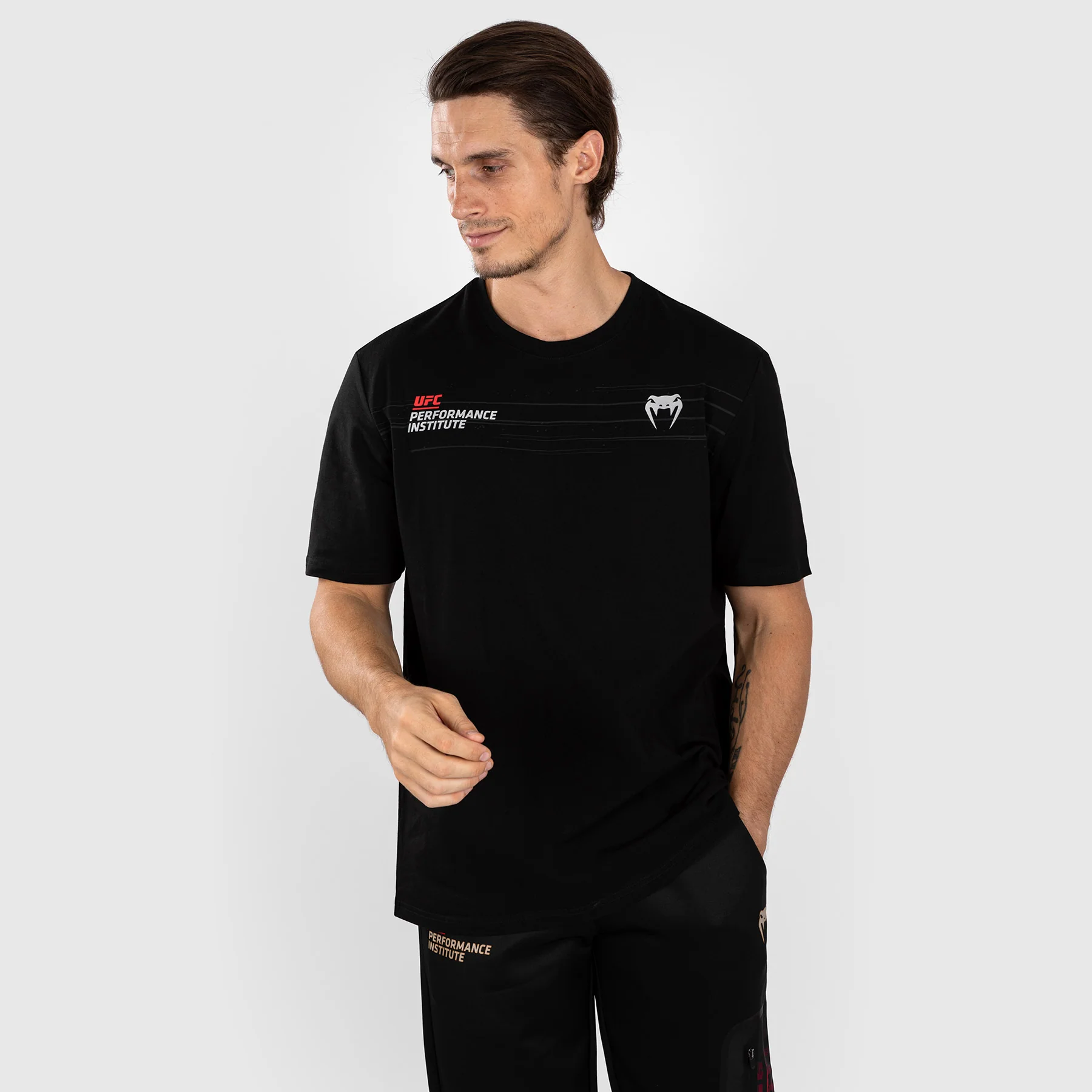 UFC Venum Performance Institute 2.0 Camiseta para Hombre - Negra/Roja - Image 2