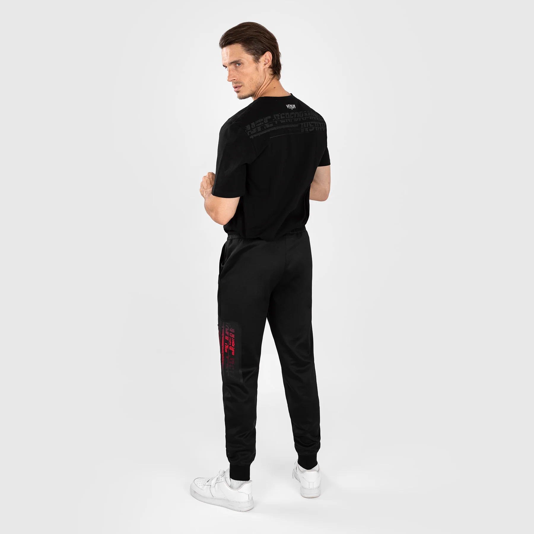 UFC Venum Performance Institute 2.0 Pantalón para Hombre - Negro/Rojo - Image 3
