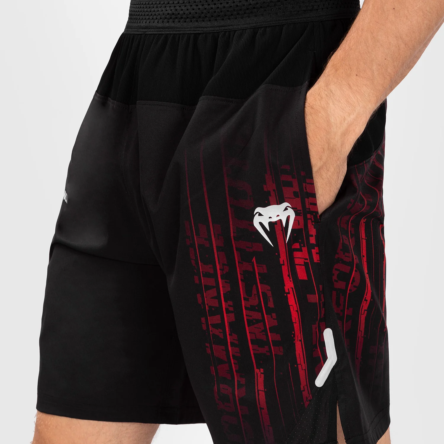 UFC Venum Performance Institute 2.0 Pantalones cortos de alto rendimiento para Hombre - Negro/Rojo - Image 5