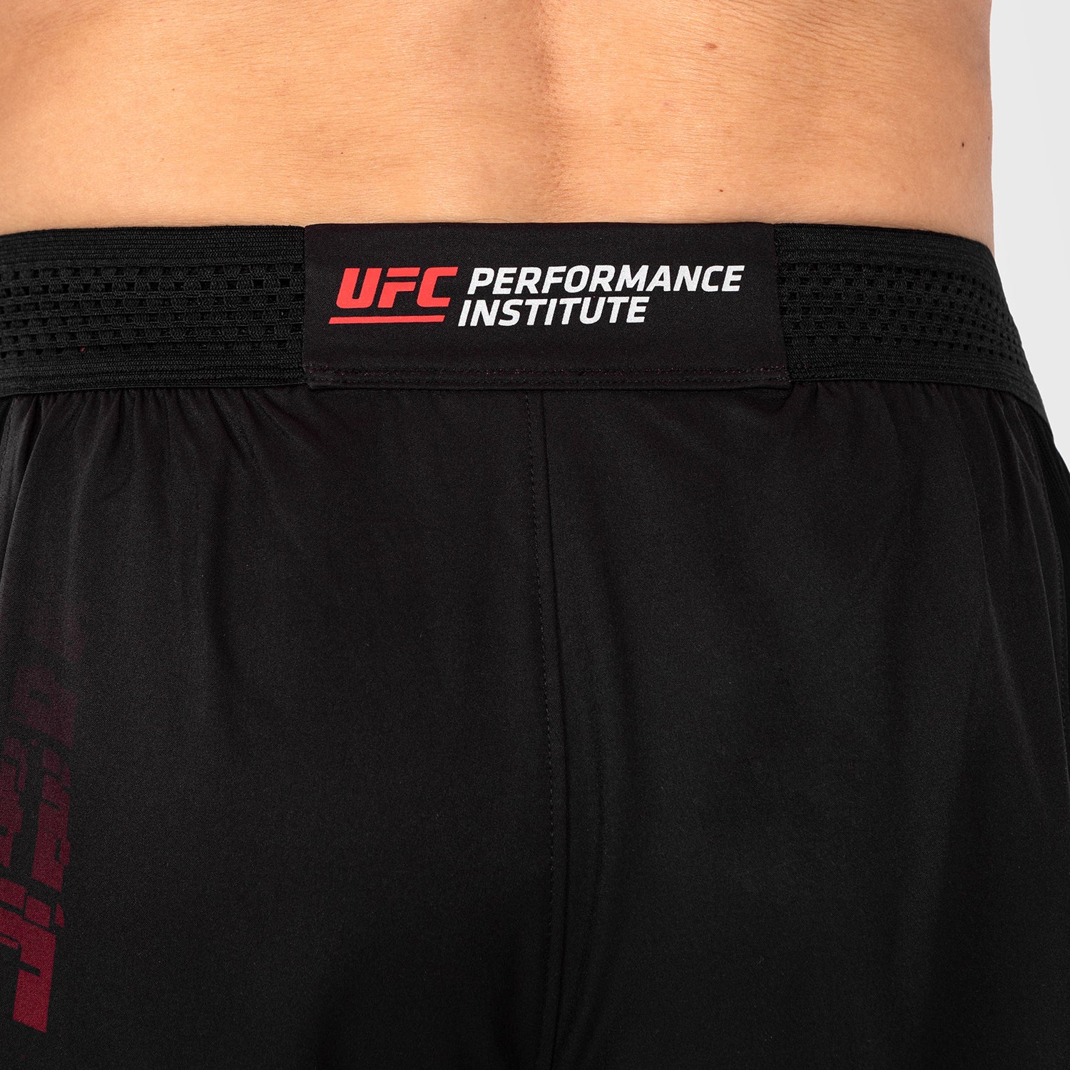 UFC Venum Performance Institute 2.0 Pantalones cortos de alto rendimiento para Hombre - Negro/Rojo - Image 7