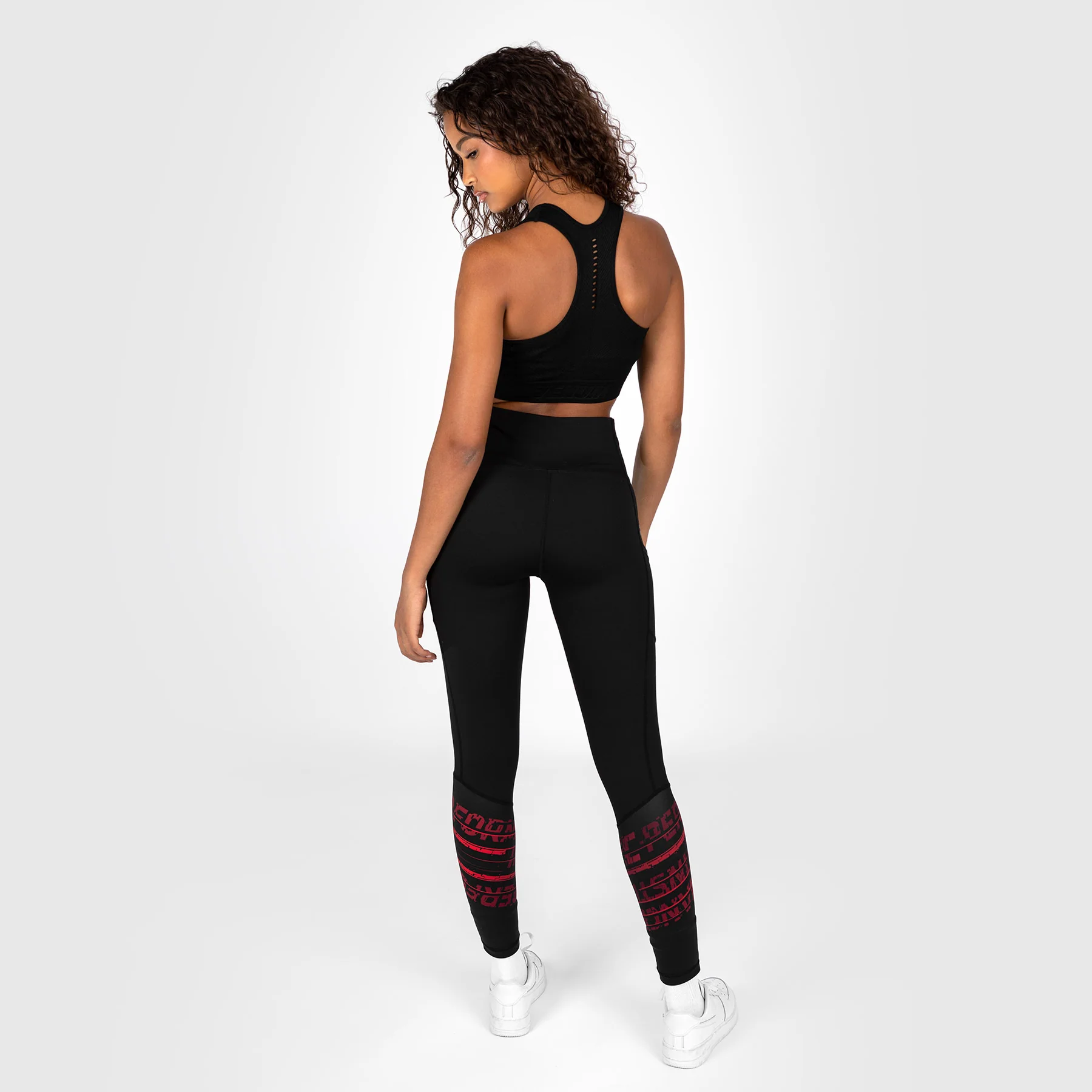 UFC Venum Performance Institute 2.0 Performance Tight para Mujer - Negra/Roja - Image 2