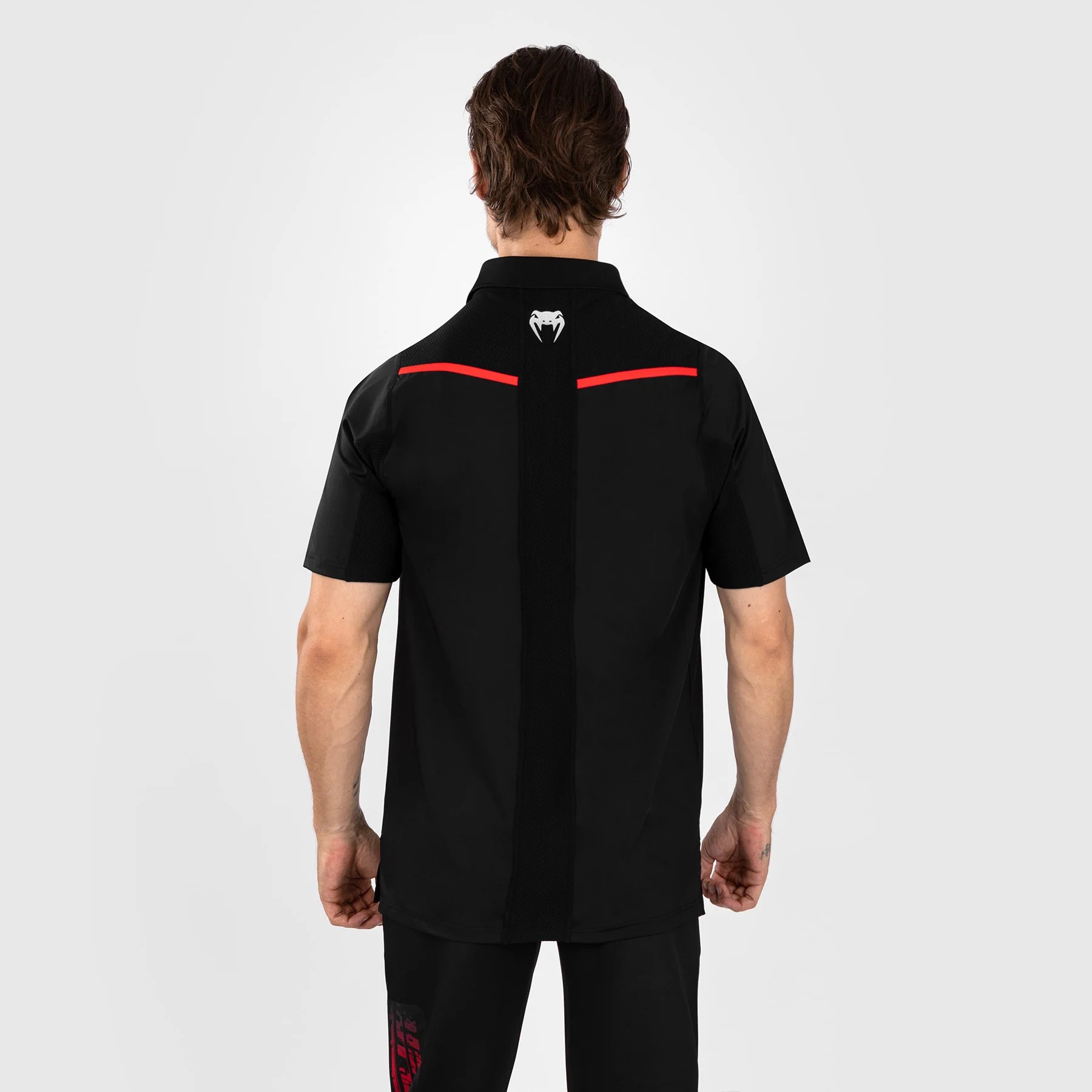 UFC Venum Performance Institute 2.0 Polo para Hombre - Negro/Rojo - Image 2