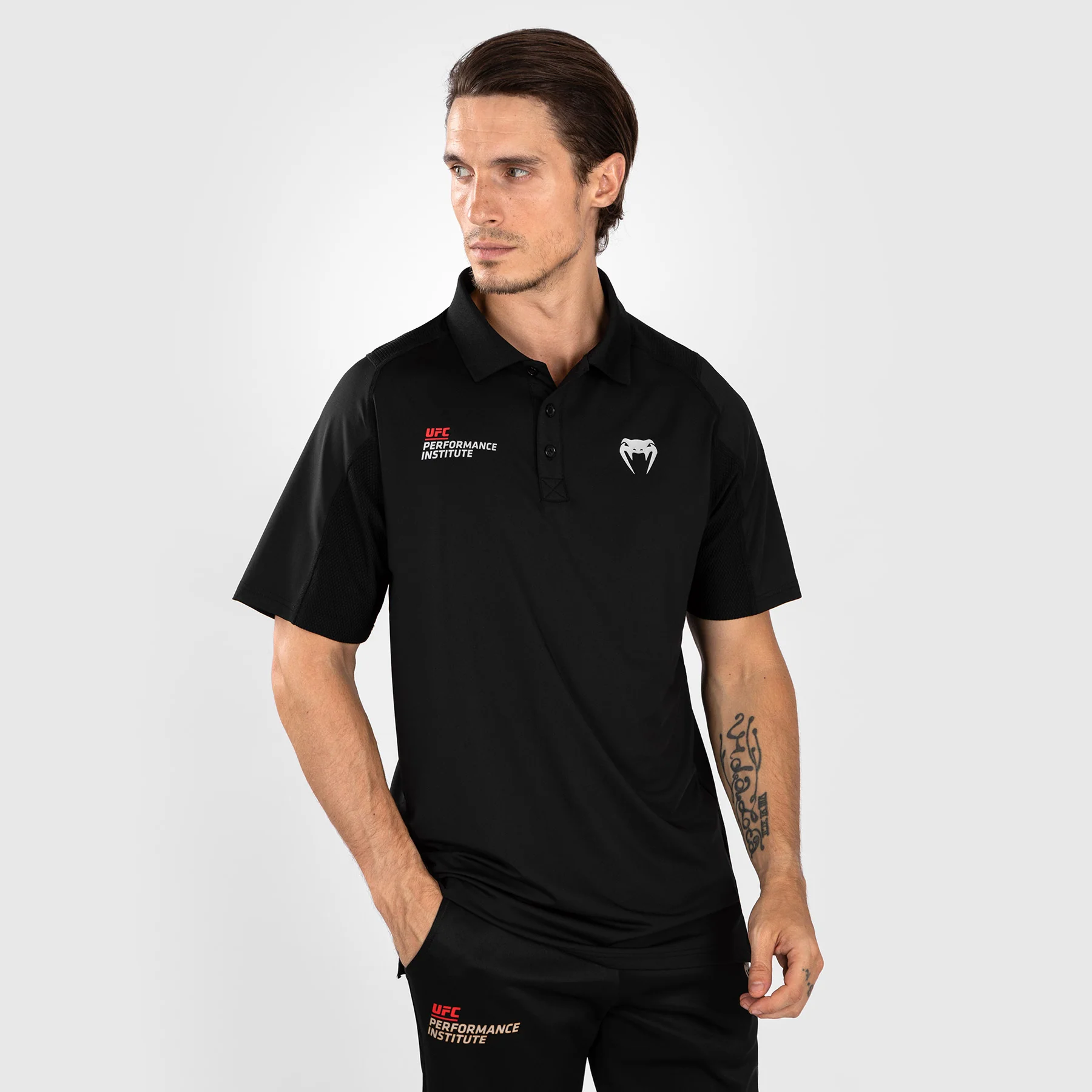 UFC Venum Performance Institute 2.0 Polo para Hombre - Negro/Rojo - Image 7