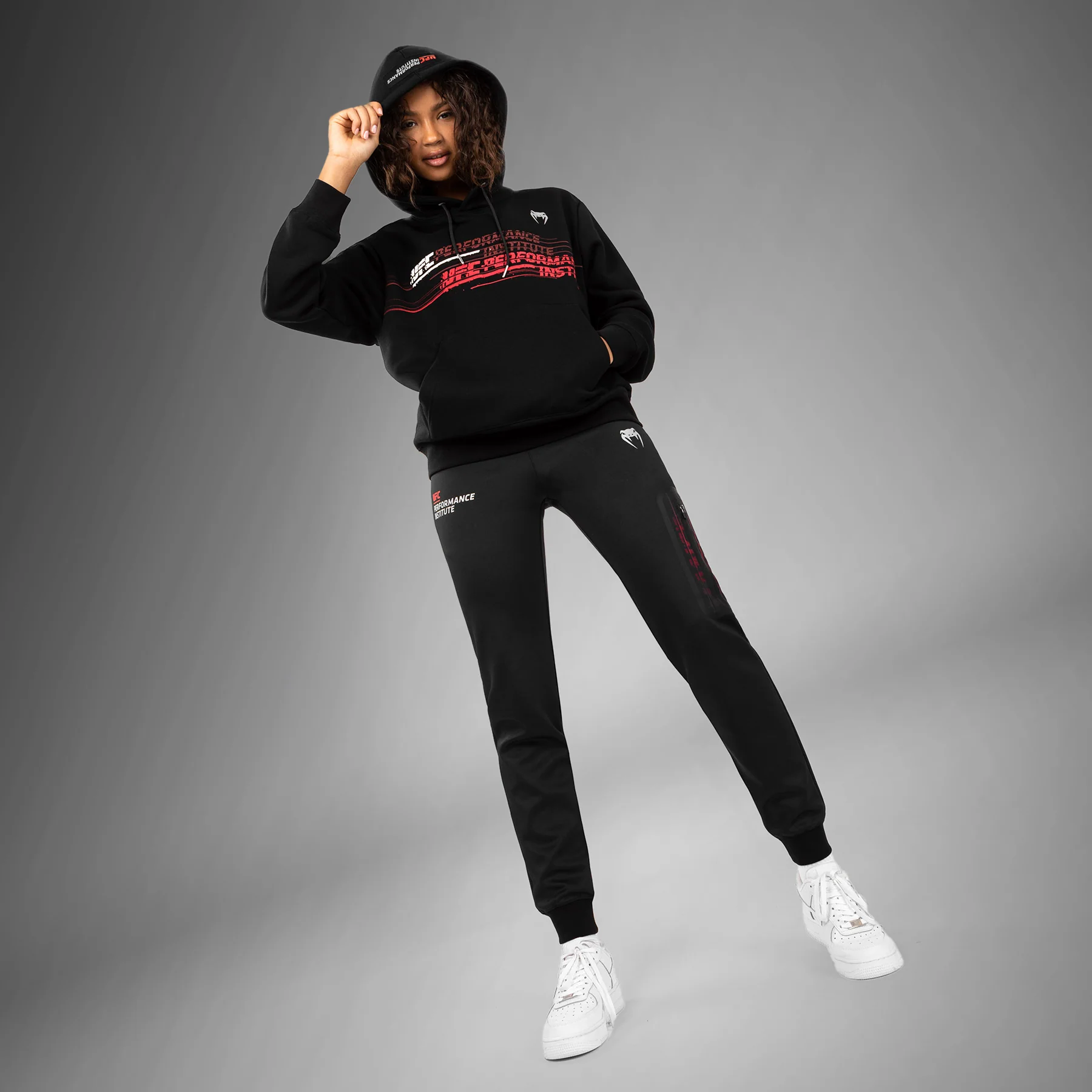 UFC Venum Performance Institute 2.0 Sudadera con capucha para mujer - Negro/Rojo - Image 5