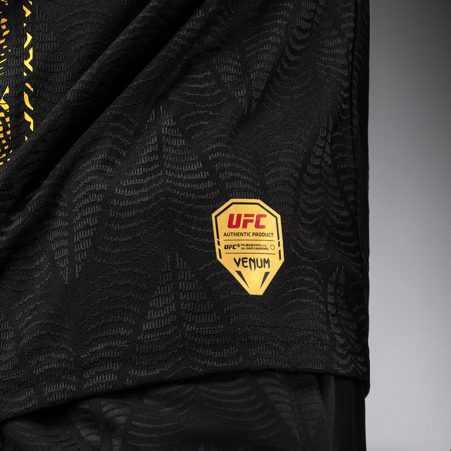 UFC Zenith by Venum Authentic Fight Night Camiseta oficial Walkout Hombre - Champion - Image 6