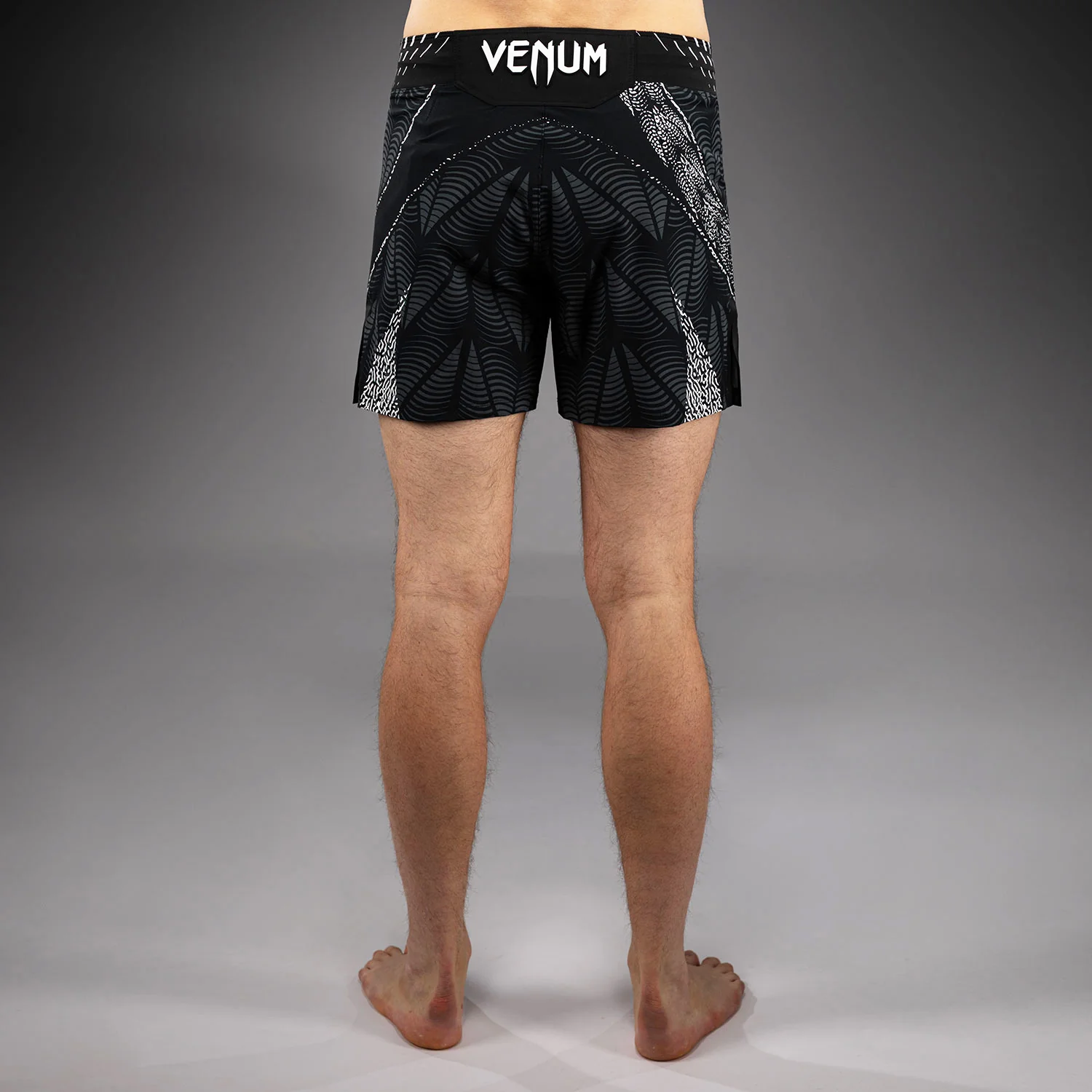 UFC Zenith by Venum Authentic Fight Night Short de pelea ajuste corto Hombre - Negro - Image 3