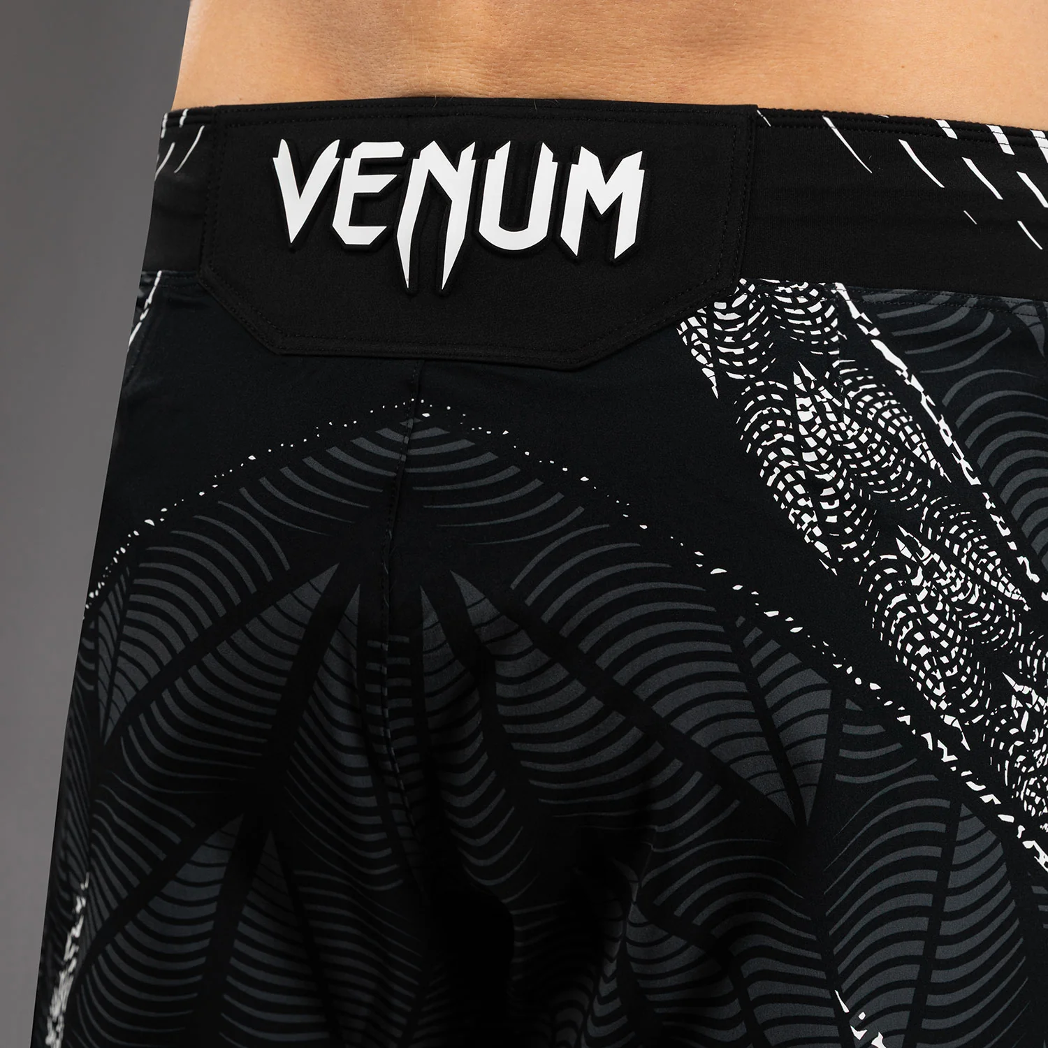 UFC Zenith by Venum Authentic Fight Night Short de pelea ajuste corto Hombre - Negro - Image 6