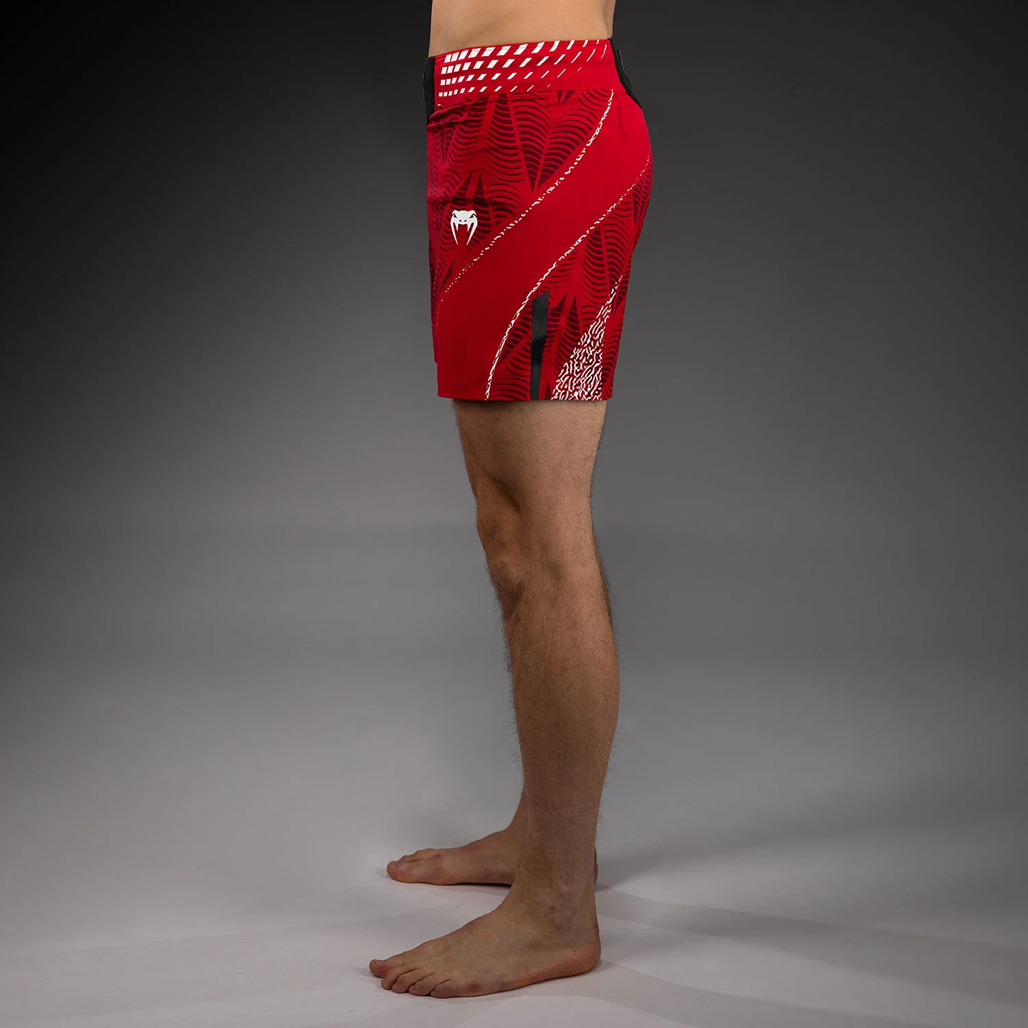 UFC Zenith by Venum Authentic Fight Night Short de pelea ajuste corto Hombre - Rojo - Image 2