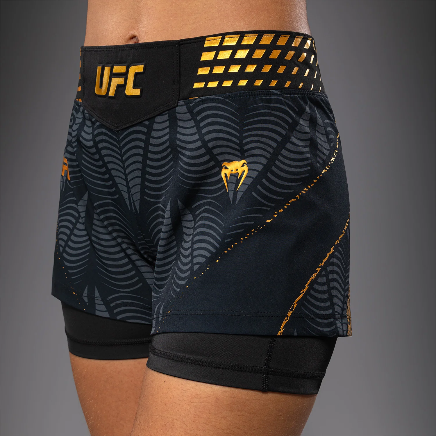 UFC Zenith by Venum Authentic Fight Night Short de pelea ajuste corto Mujer - Champion - Image 6