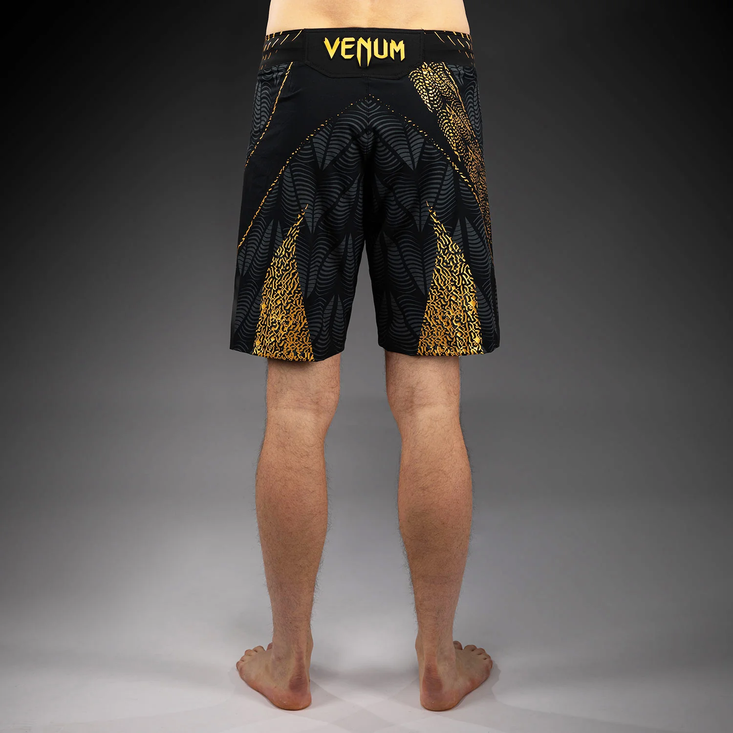 UFC Zenith by Venum Authentic Fight Night Short de pelea ajuste largo Hombre - Champion - Image 3