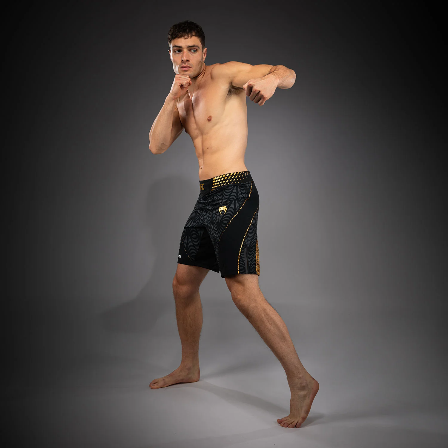 UFC Zenith by Venum Authentic Fight Night Short de pelea ajuste largo Hombre - Champion - Image 7