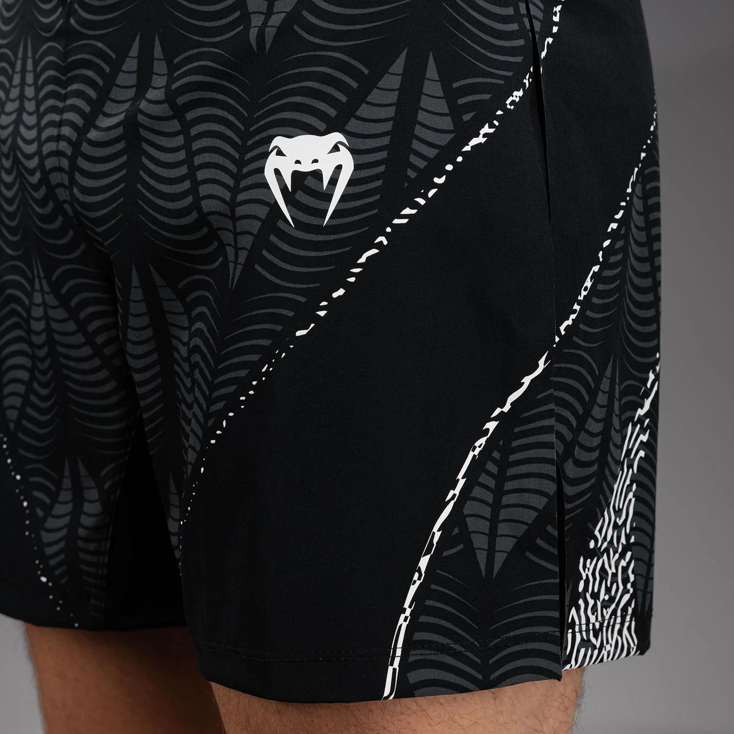 UFC Zenith by Venum Authentic Fight Night Short de pelea Gladiator Hombre - Negro - Image 5