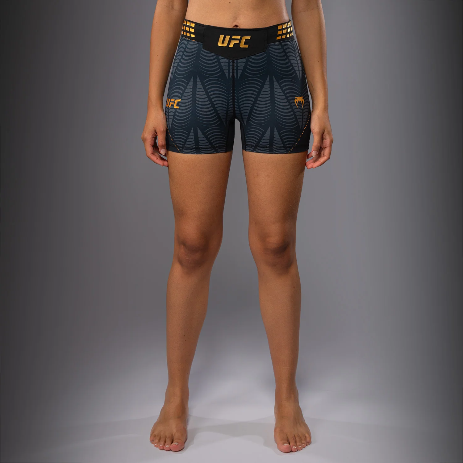 UFC Zenith by Venum Authentic Fight Night Short Vale Tudo ajuste corto Mujer - Champion - Image 2