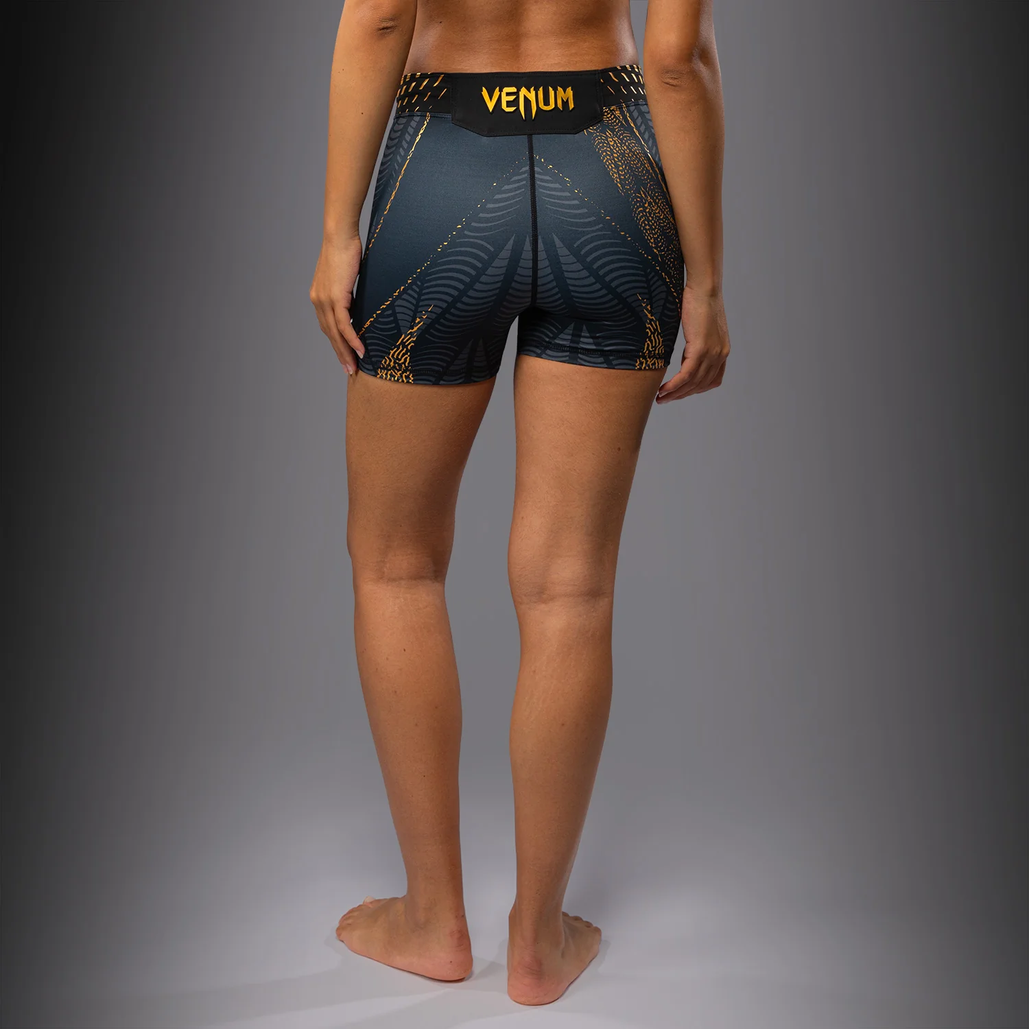 UFC Zenith by Venum Authentic Fight Night Short Vale Tudo ajuste corto Mujer - Champion - Image 4