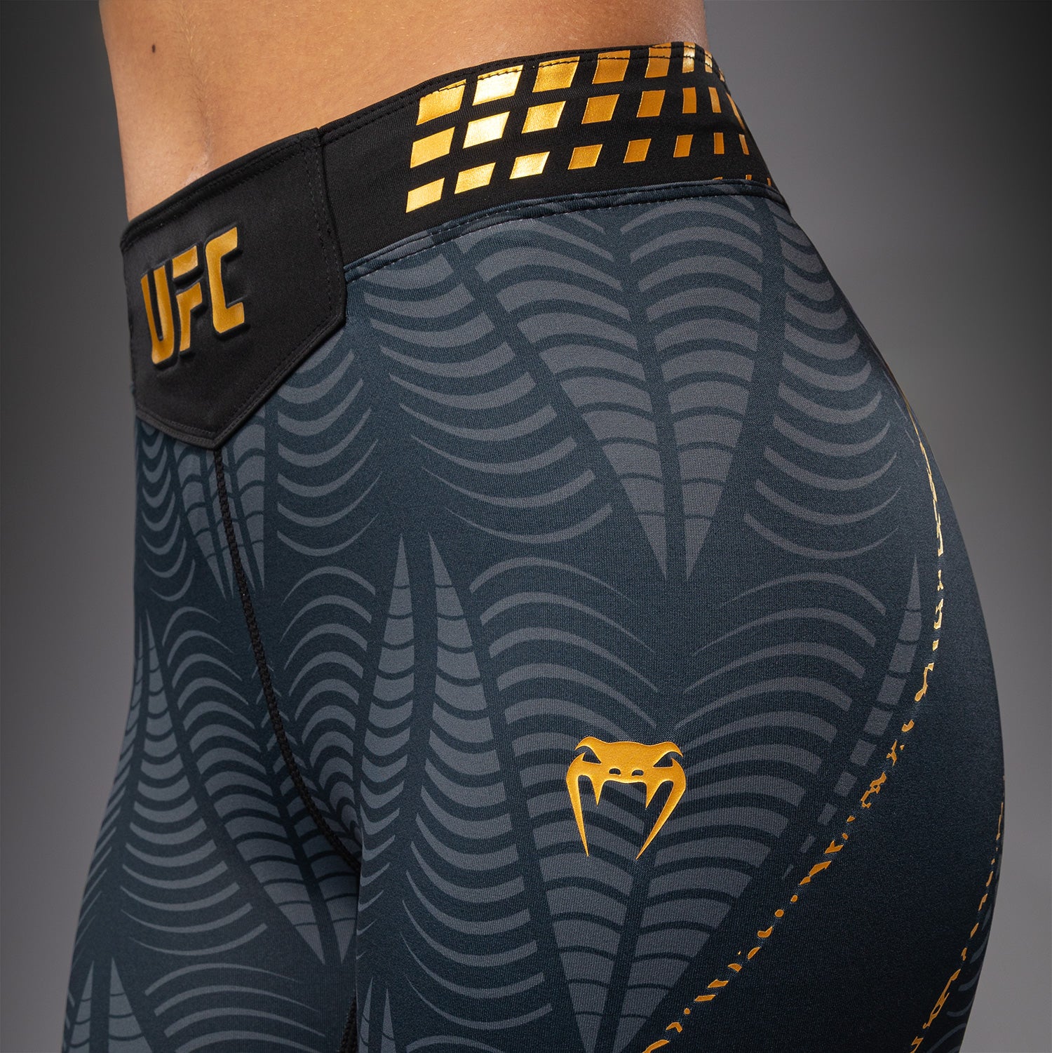UFC Zenith by Venum Authentic Fight Night Short Vale Tudo ajuste corto Mujer - Champion - Image 6