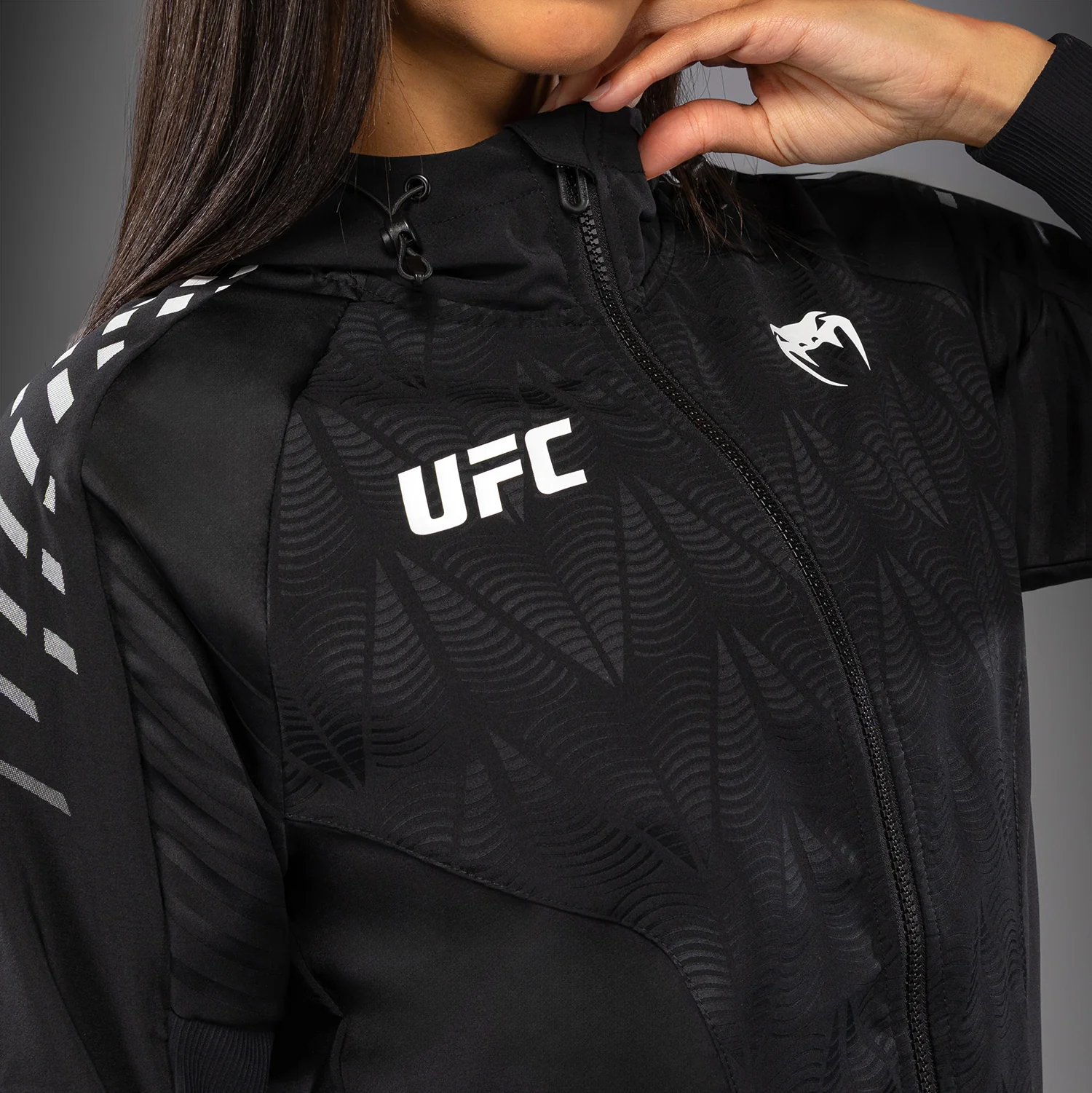 UFC Zenith by Venum Authentic Fight Night Sudadera de walkout Mujer - Negro - Image 8