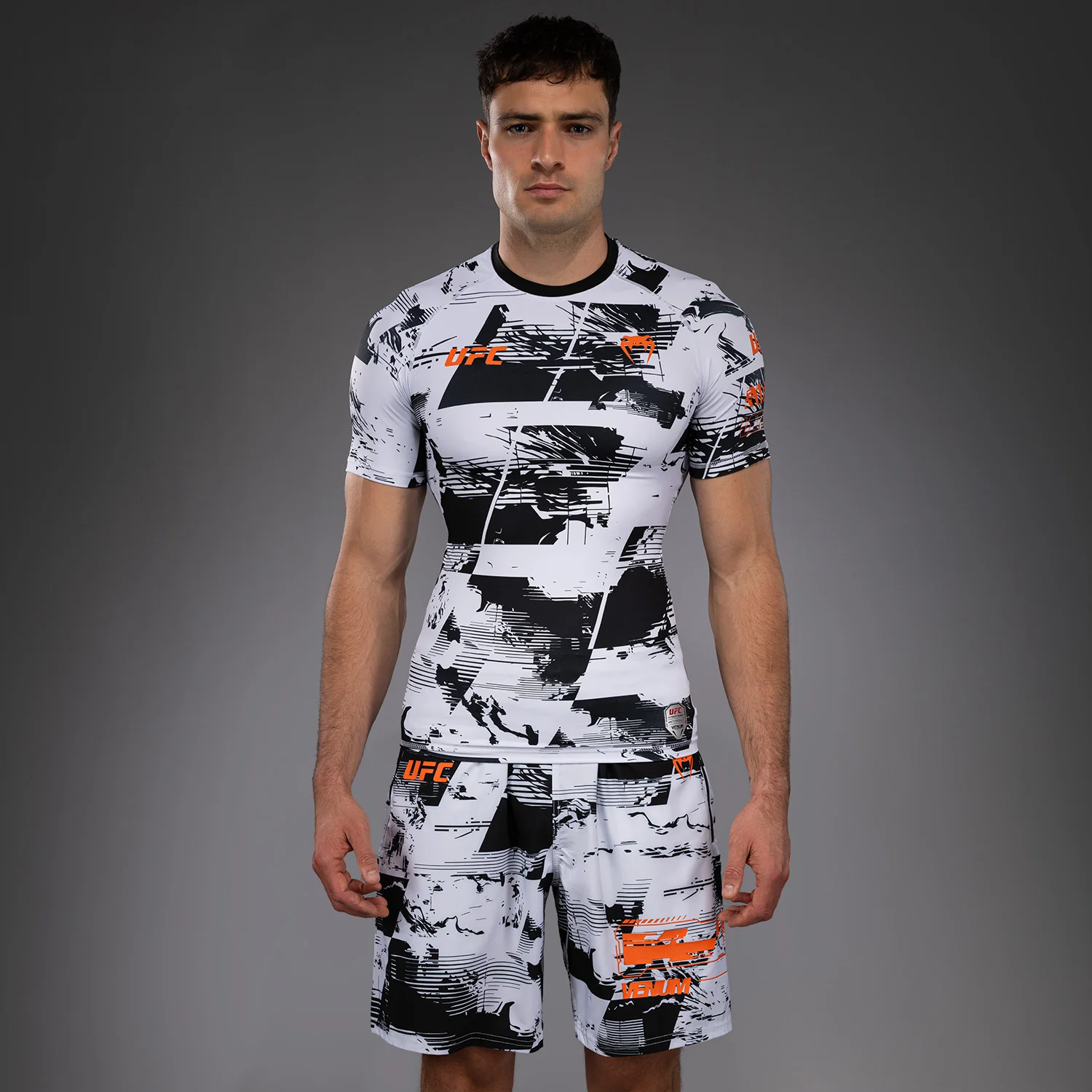 UFC Zenith by Venum Authentic Fight Week Rashguard de manga corta Performance Hombre - Blanco