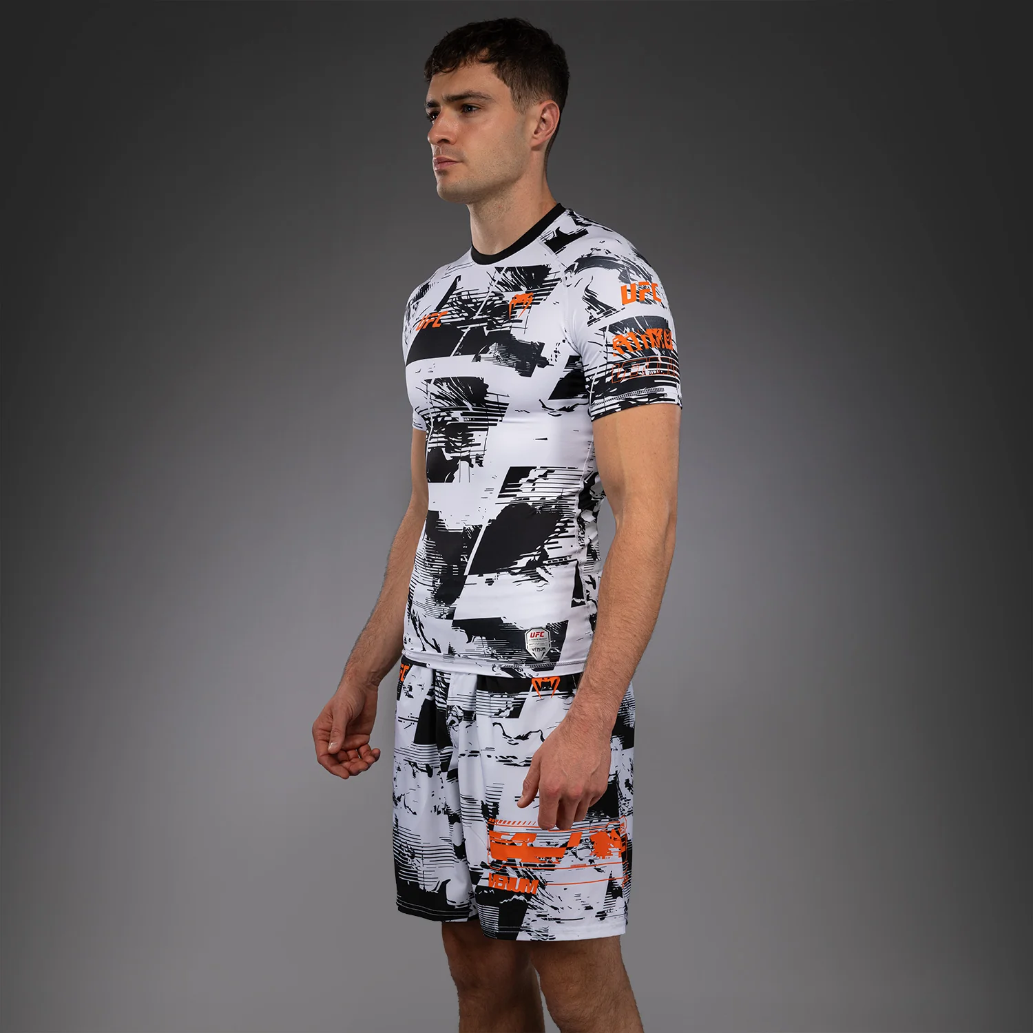 UFC Zenith by Venum Authentic Fight Week Rashguard de manga corta Performance Hombre - Blanco - Image 2