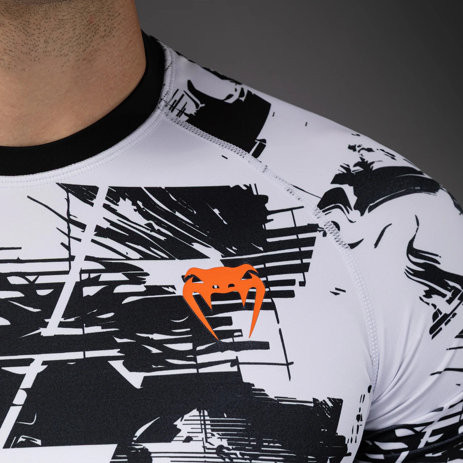 UFC Zenith by Venum Authentic Fight Week Rashguard de manga corta Performance Hombre - Blanco - Image 5