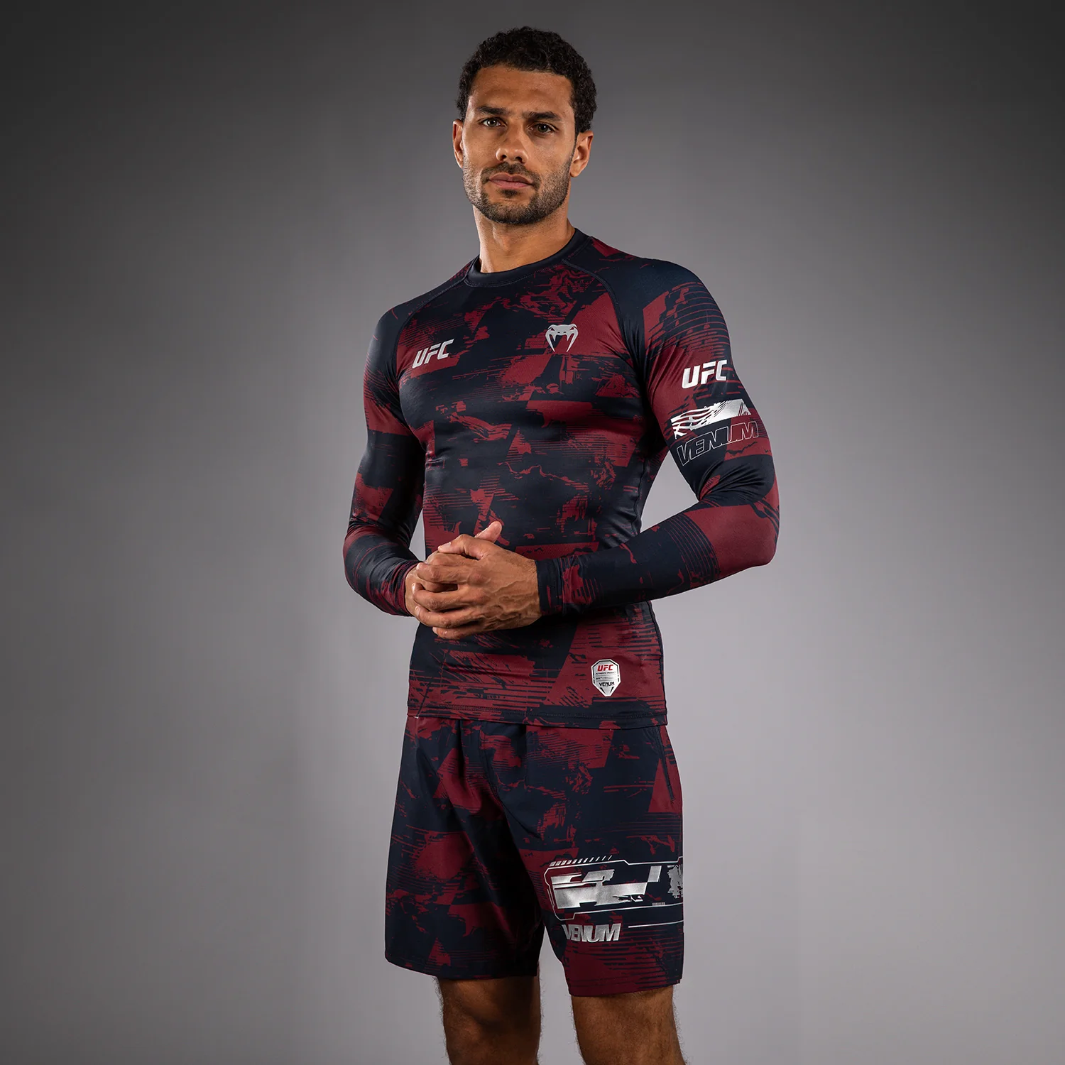 UFC Zenith by Venum Authentic Fight Week Rashguard de manga larga Performance Hombre - Azul marino/Burdeos/Plateado - Image 2