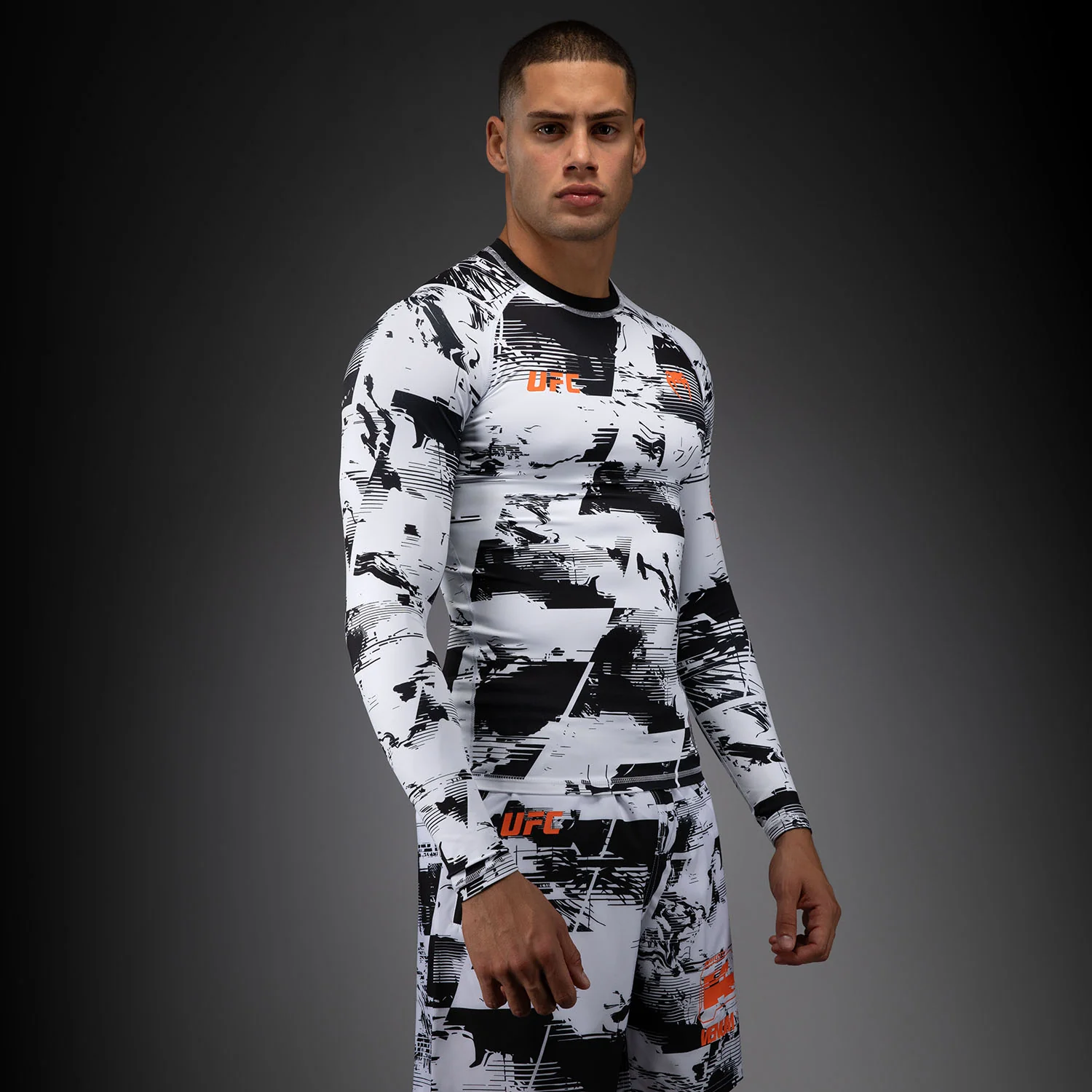 UFC Zenith by Venum Authentic Fight Week Rashguard de manga larga Performance Hombre - Blanco - Image 3