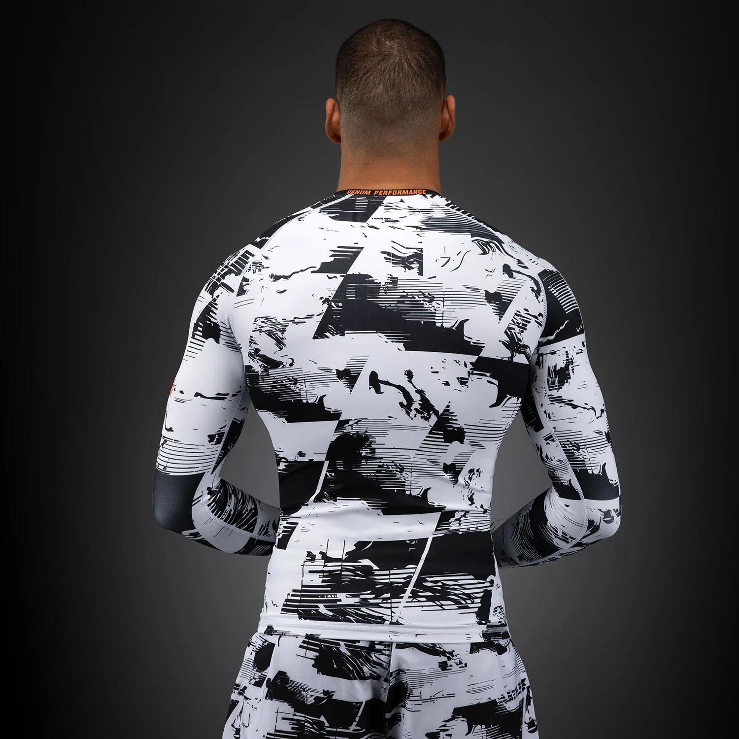 UFC Zenith by Venum Authentic Fight Week Rashguard de manga larga Performance Hombre - Blanco - Image 4