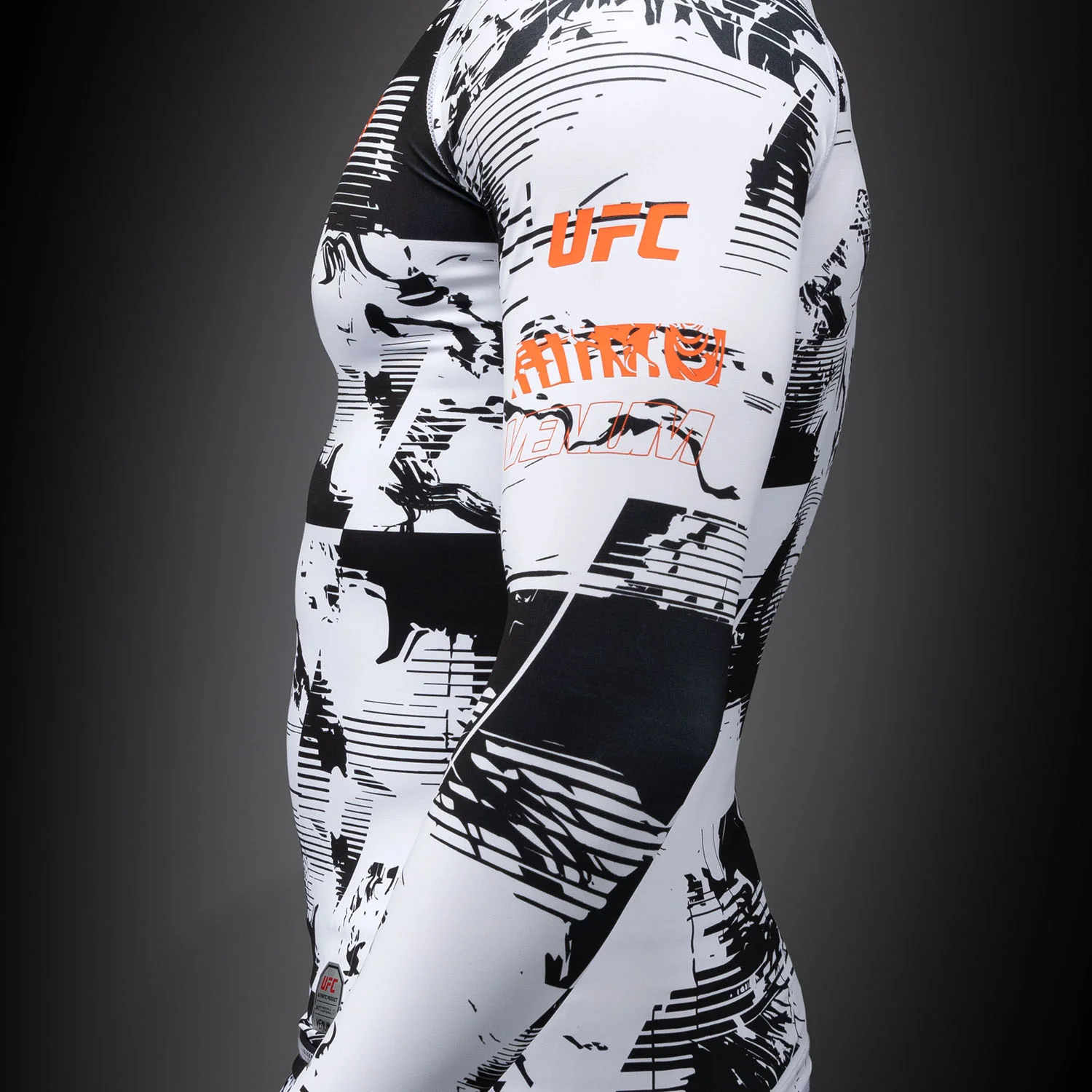UFC Zenith by Venum Authentic Fight Week Rashguard de manga larga Performance Hombre - Blanco - Image 5