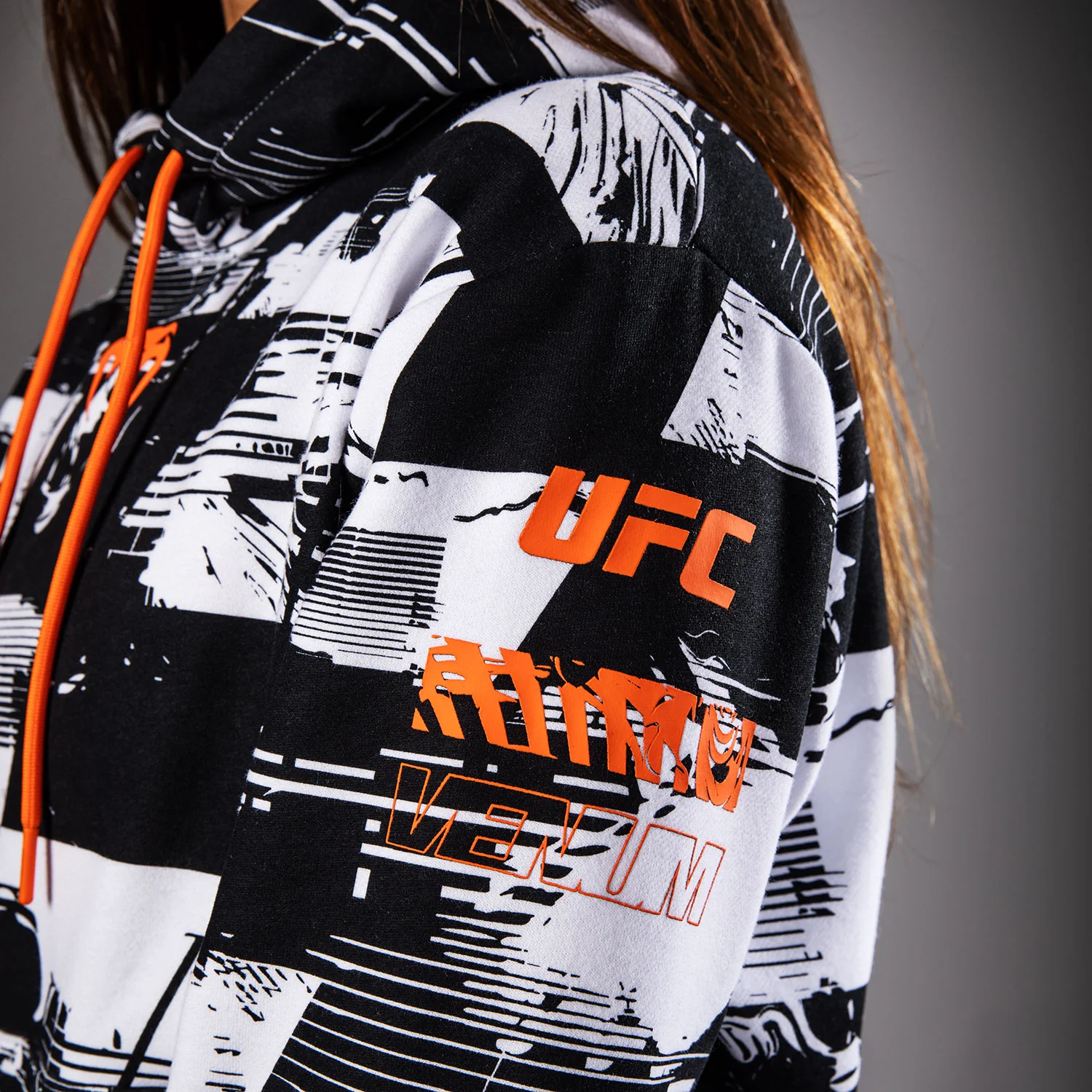 UFC Zenith by Venum Authentic Fight Week Sudadera Mujer - Blanco - Image 5