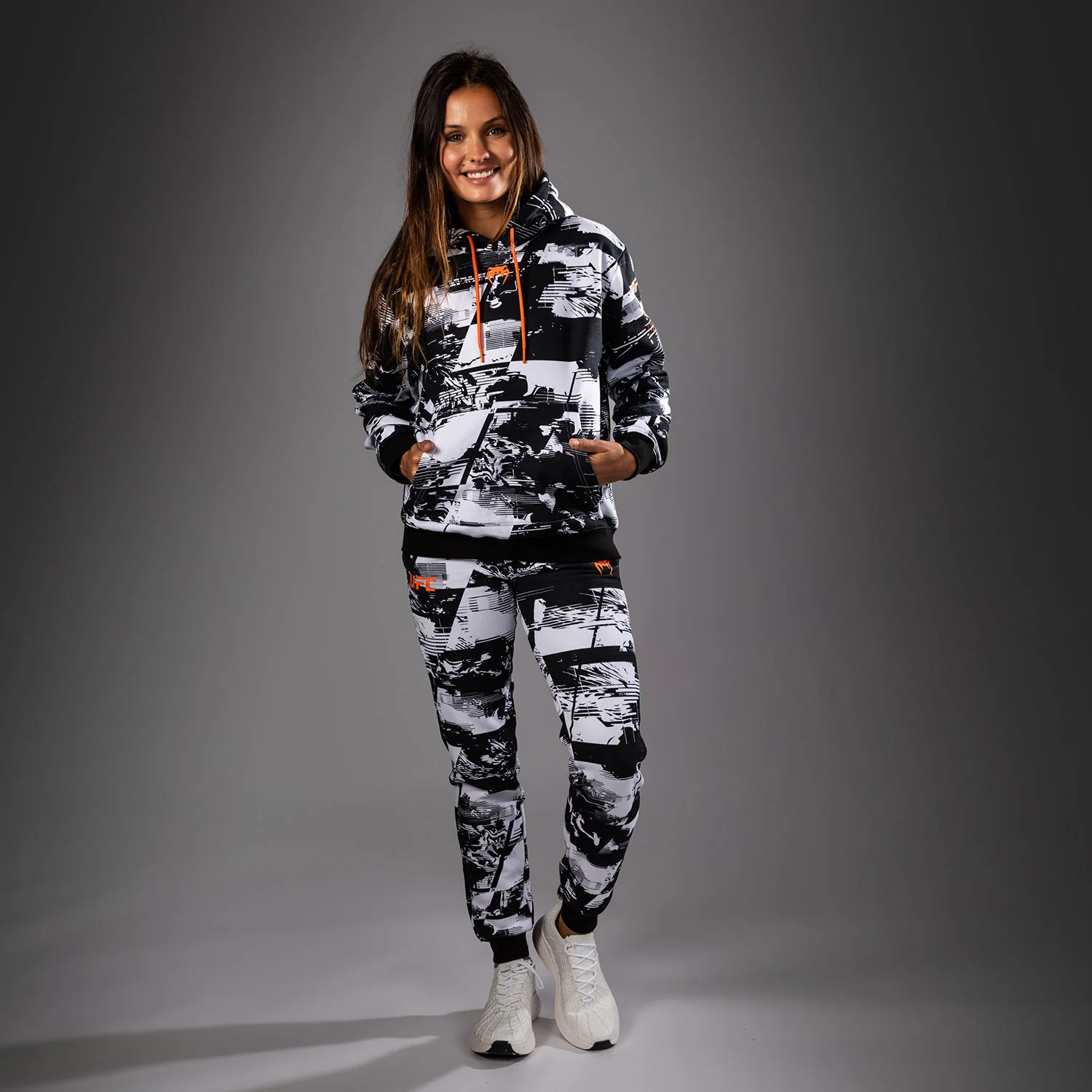 UFC Zenith by Venum Authentic Fight Week Sudadera Mujer - Blanco - Image 7