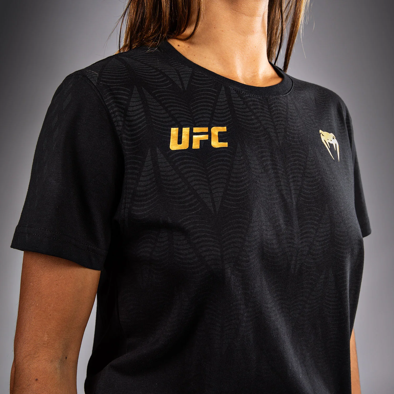 UFC Zenith by Venum Replica Camiseta Mujer - Champion - Image 4