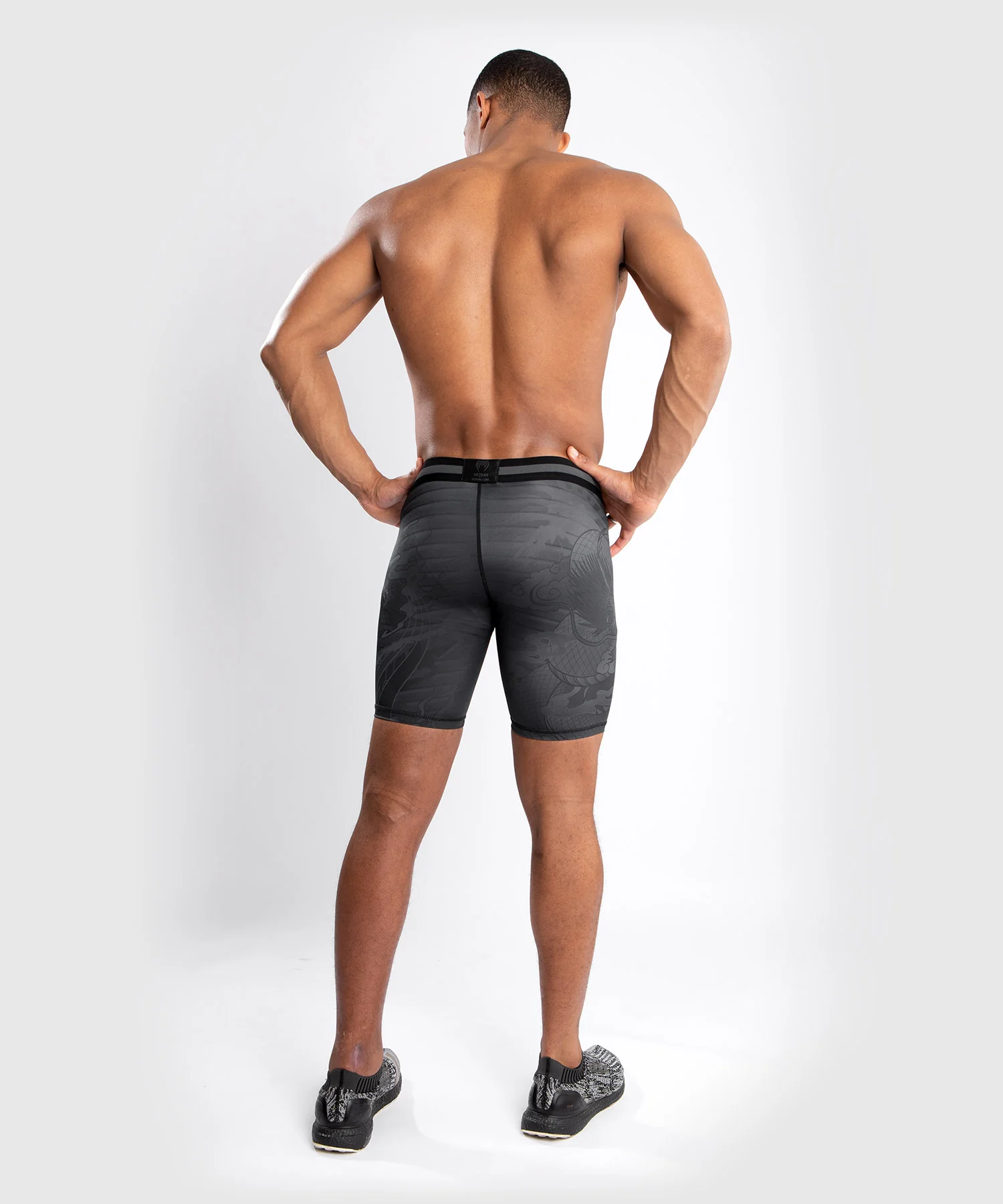 Venum YKZ21 Pantalones Cortos Vale Tudo - Negro/Negro - Image 2