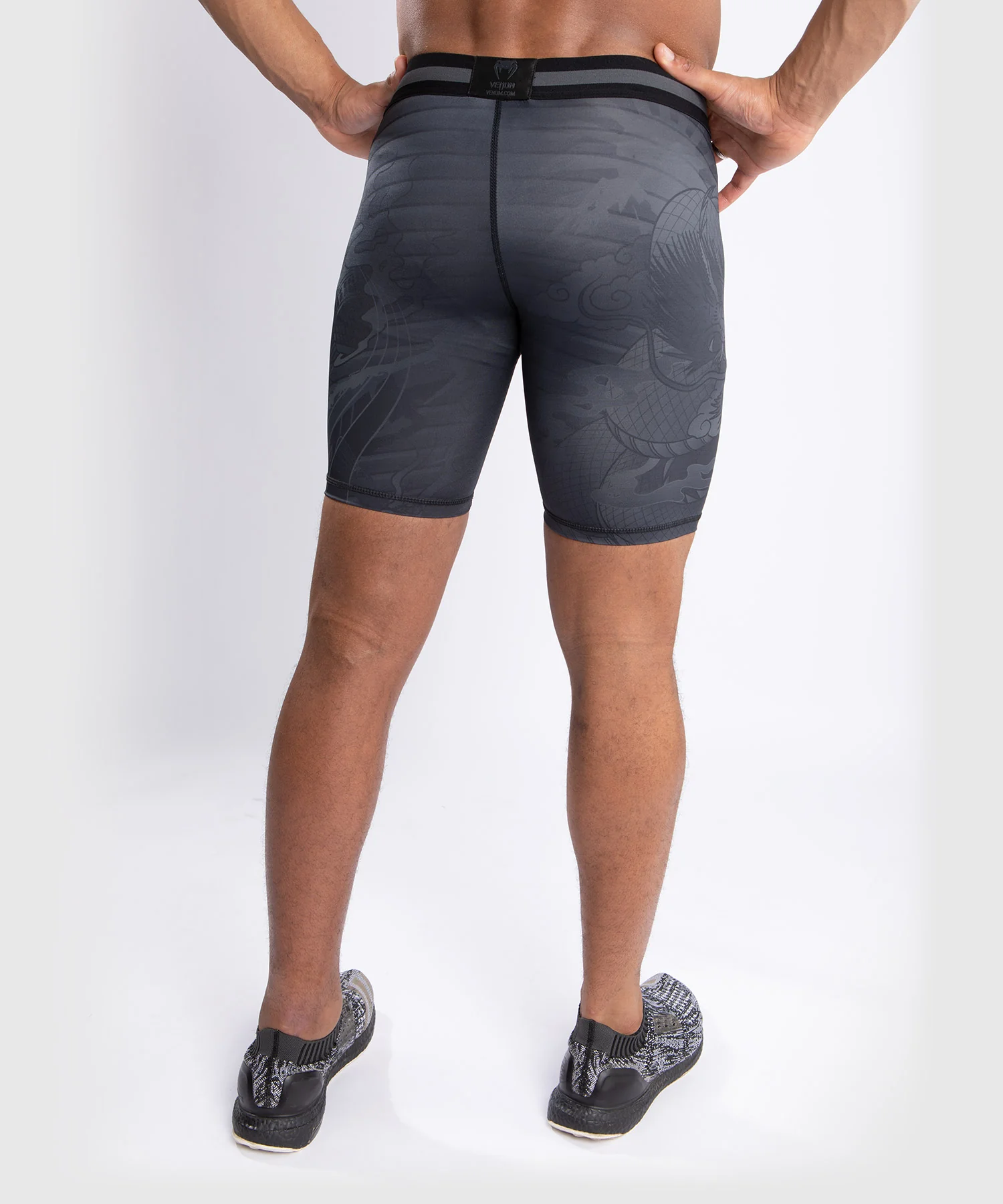 Venum YKZ21 Pantalones Cortos Vale Tudo - Negro/Negro - Image 4