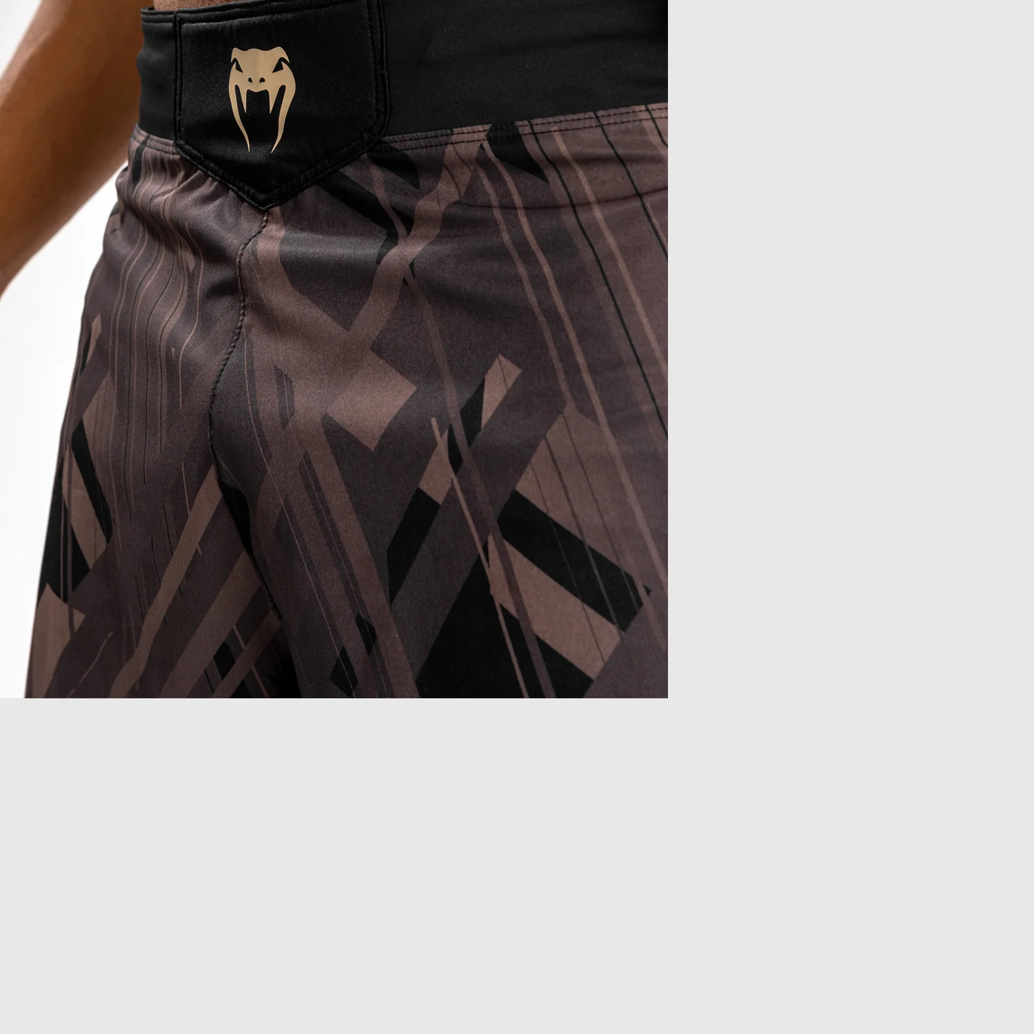 Venum Tecmo 2.0 Fightshort - Negro/Marrón - Image 4