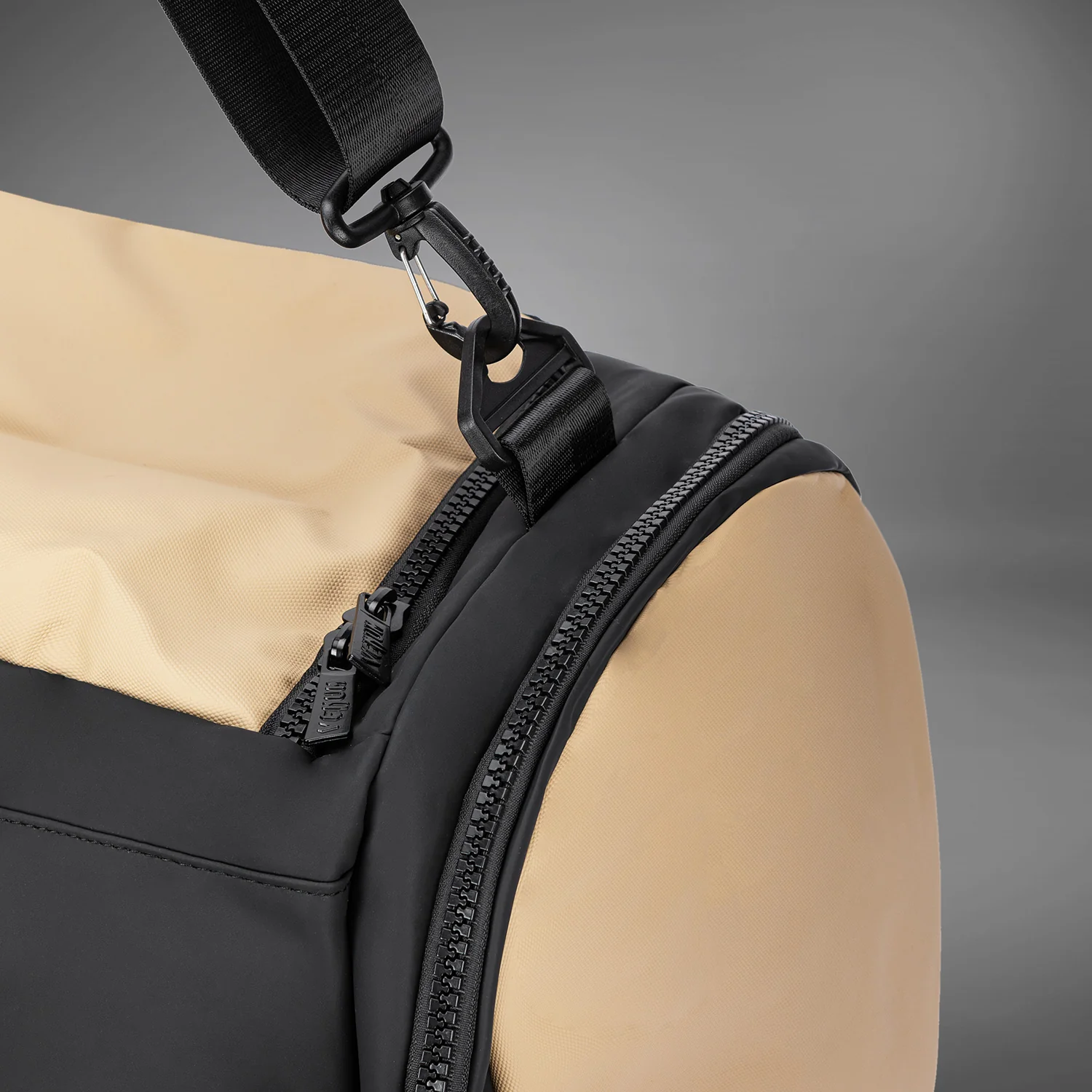 Venum Evo 2 Trainer Lite Bolsa de Deporte (55-63L) – Negro/Arena - Image 5