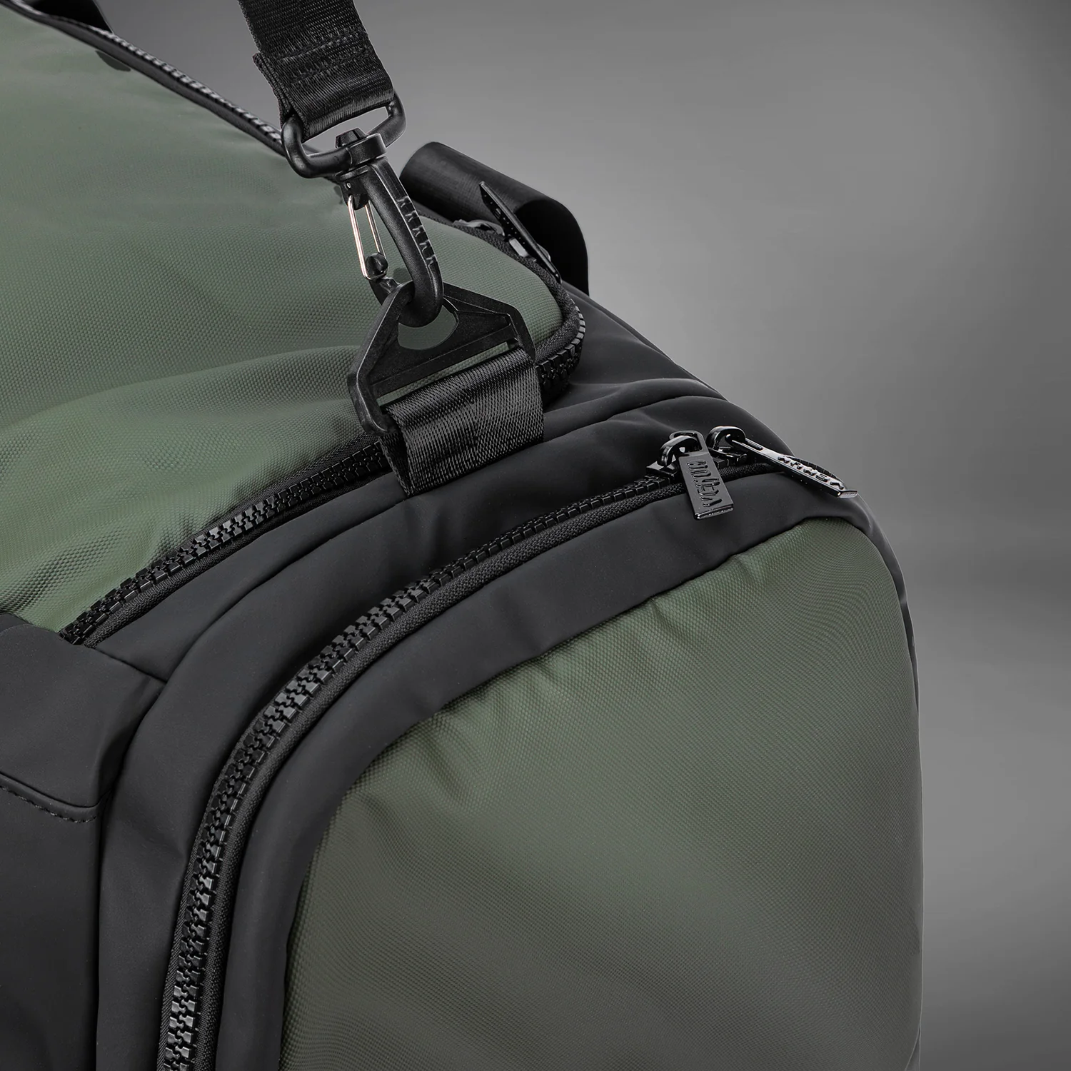 Venum Evo 2 Trainer Lite Bolsa de Deporte (55-63L) – Negro/Caqui - Image 3