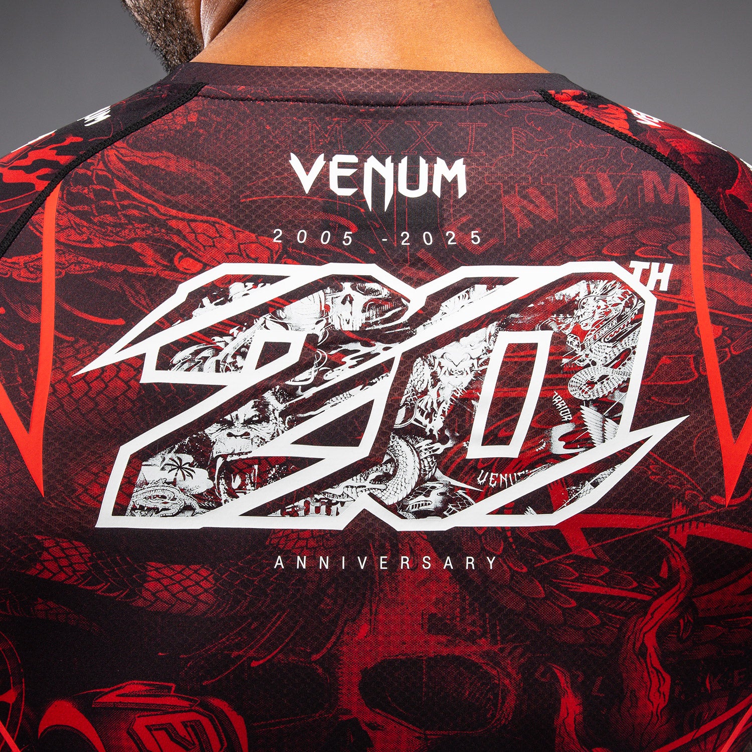 Venum 20th Anniversary Rashguard Manga Corta - Negro/Rojo - Image 7