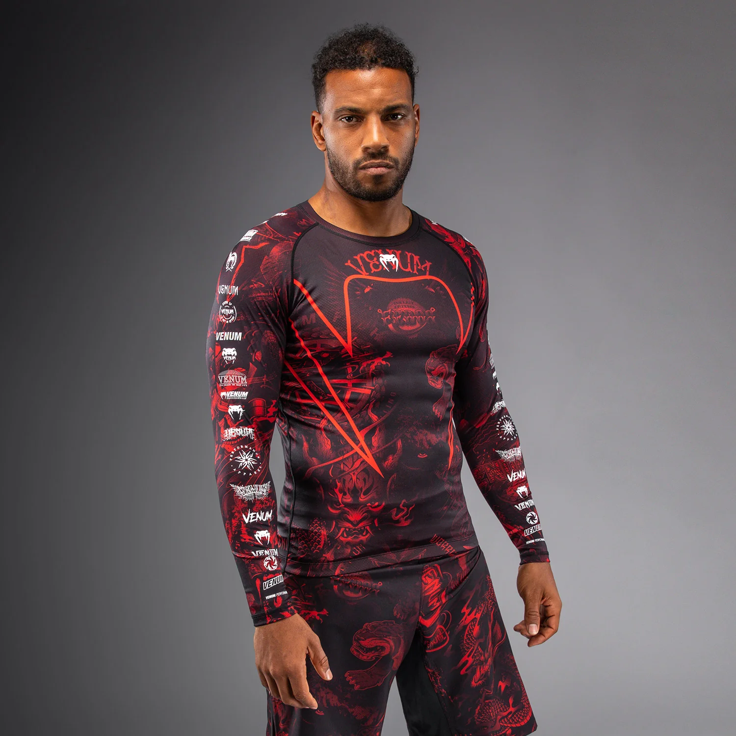 Venum 20th Anniversary Rashguard Manga Larga - Negro/Rojo - Image 4