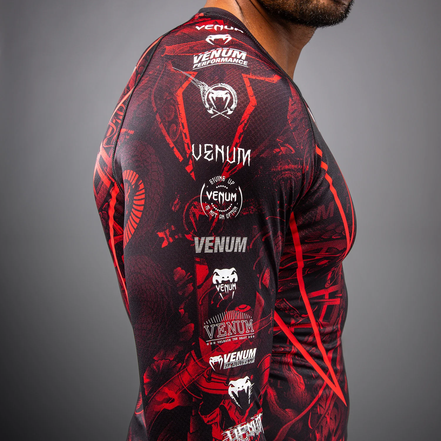 Venum 20th Anniversary Rashguard Manga Larga - Negro/Rojo - Image 5