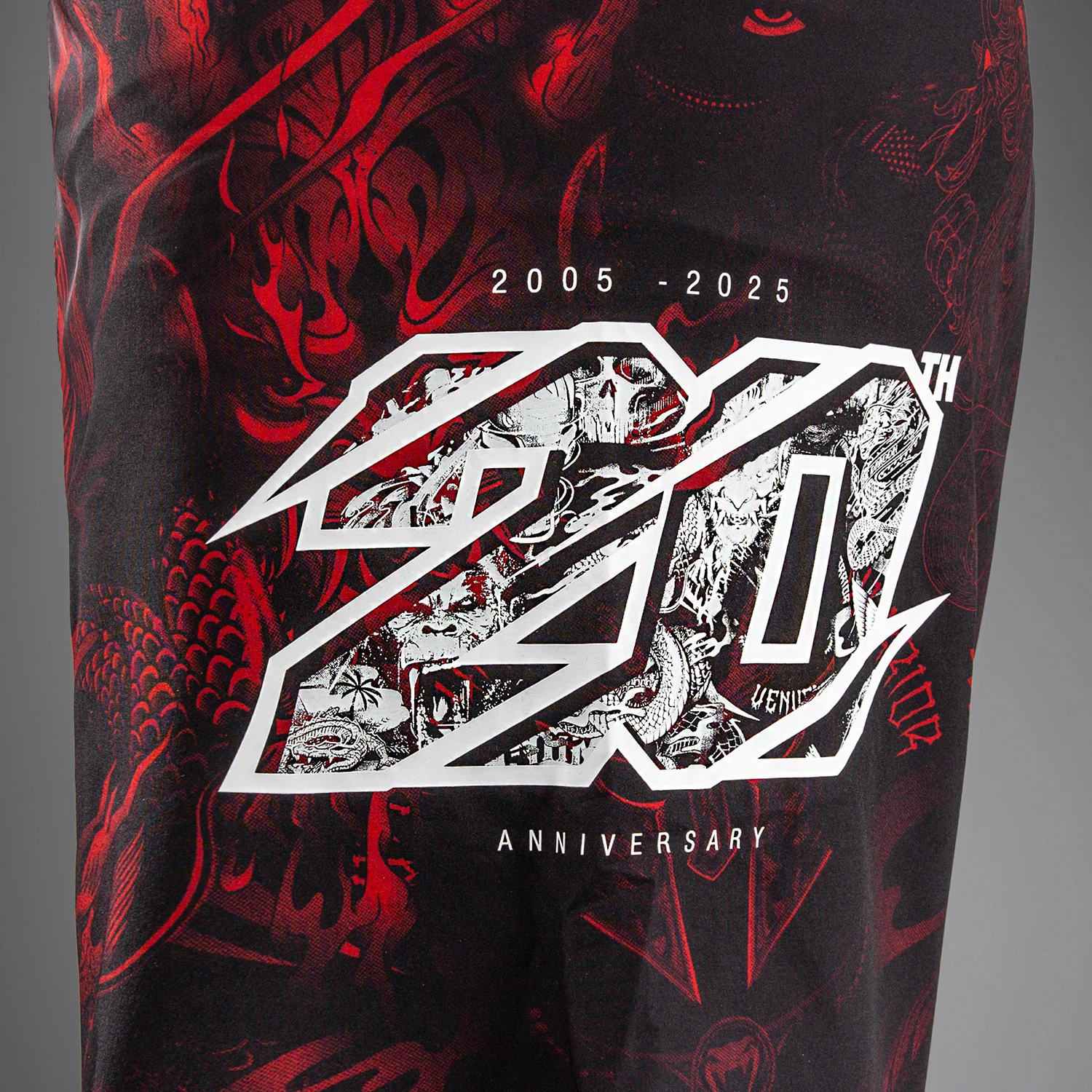 Venum 20th Anniversary Short de Combate - Negro/Rojo - Image 5