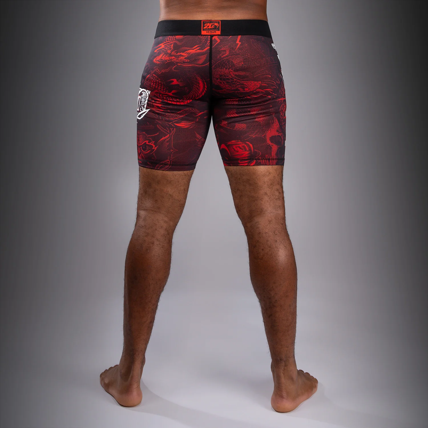 Venum 20th Anniversary Short de Compresión - Negro/Rojo - Image 4