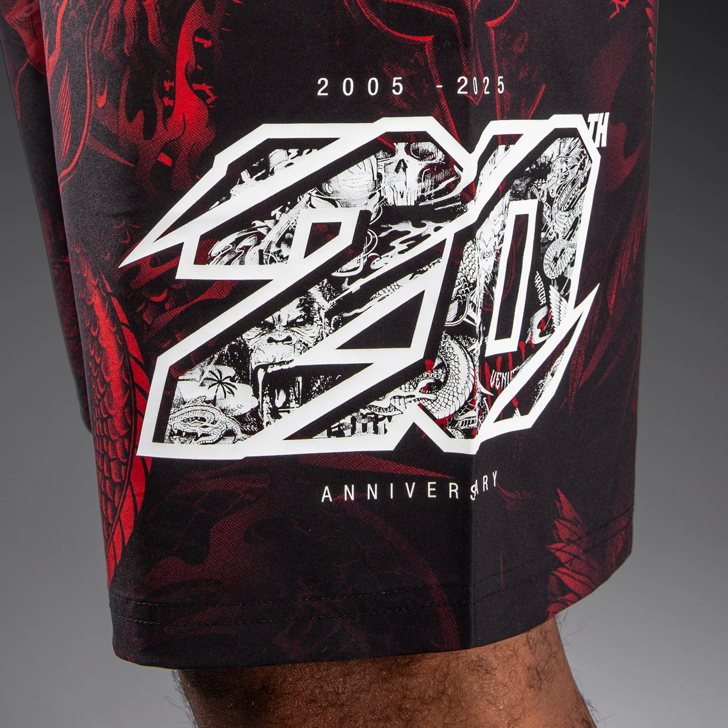 Venum 20th Anniversary Short de Entrenamiento - Negro/Rojo - Image 5