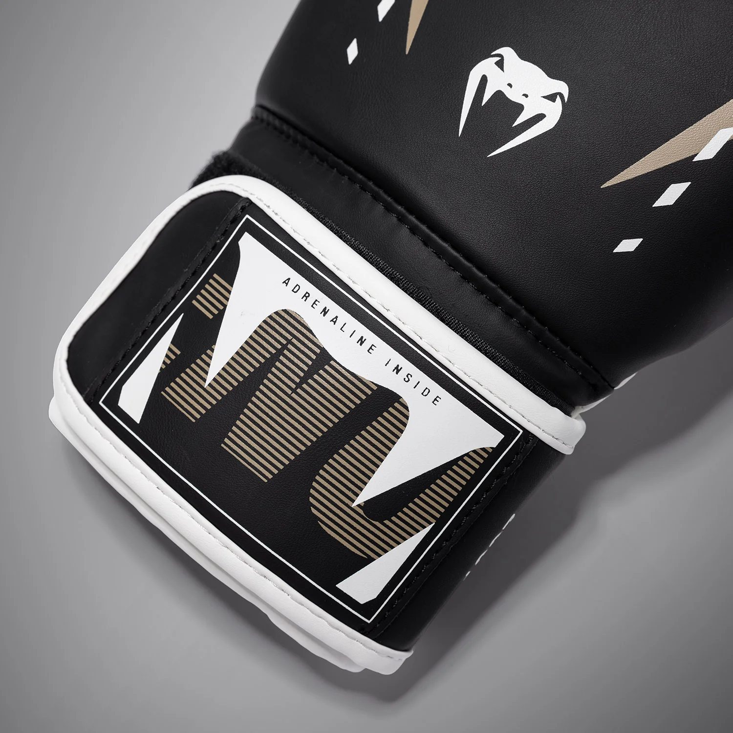 Venum Adrenaline Guantes de Boxeo – Negro/Arena - Image 3