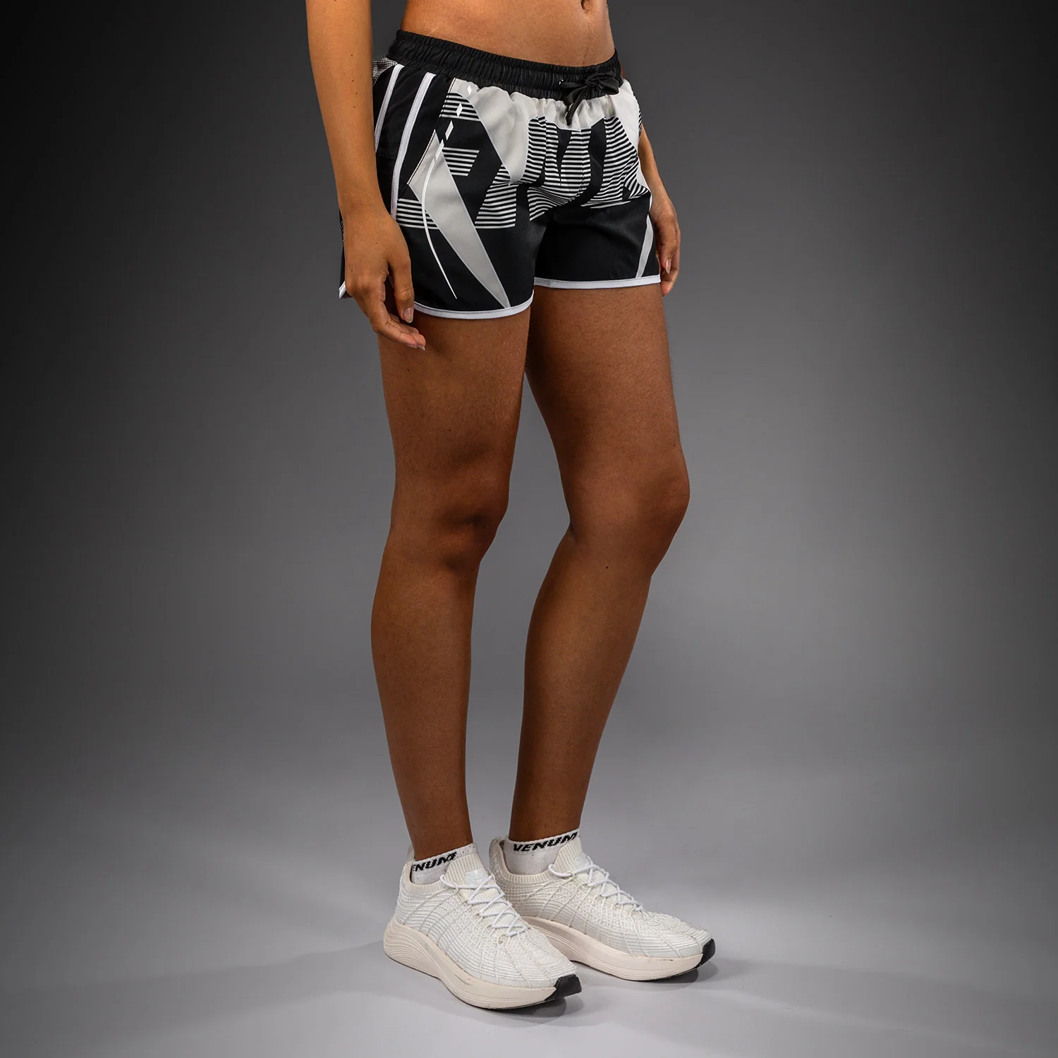 Venum Adrenaline Pantalones Cortos de Entrenamiento para Mujer – Negro/Marfil - Image 2